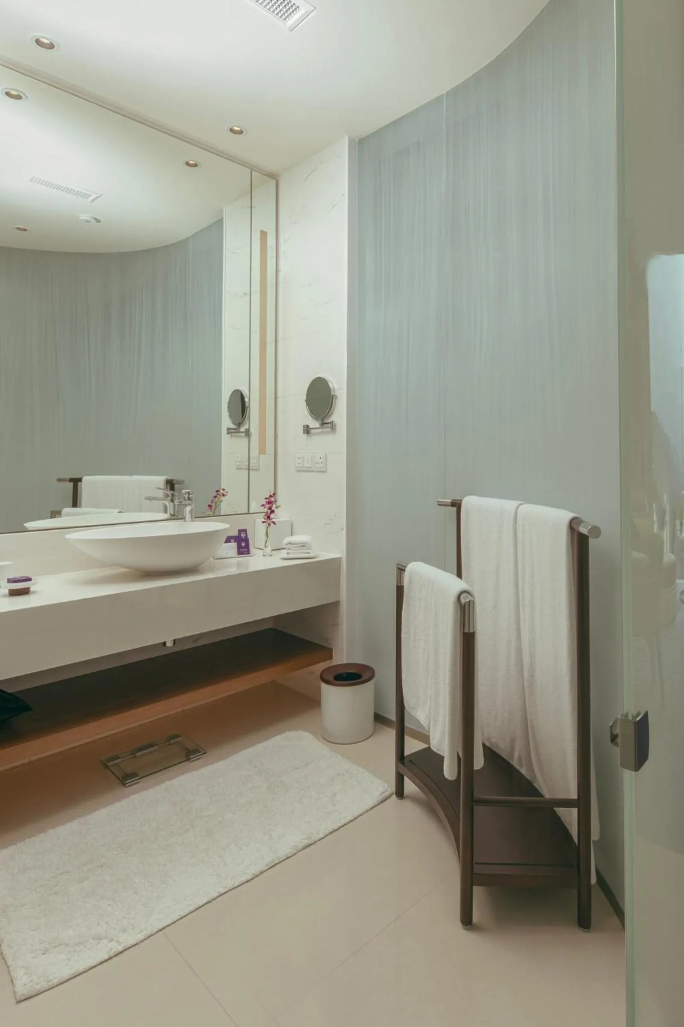 Bathroom in Cinnamon Life at City of Dreams