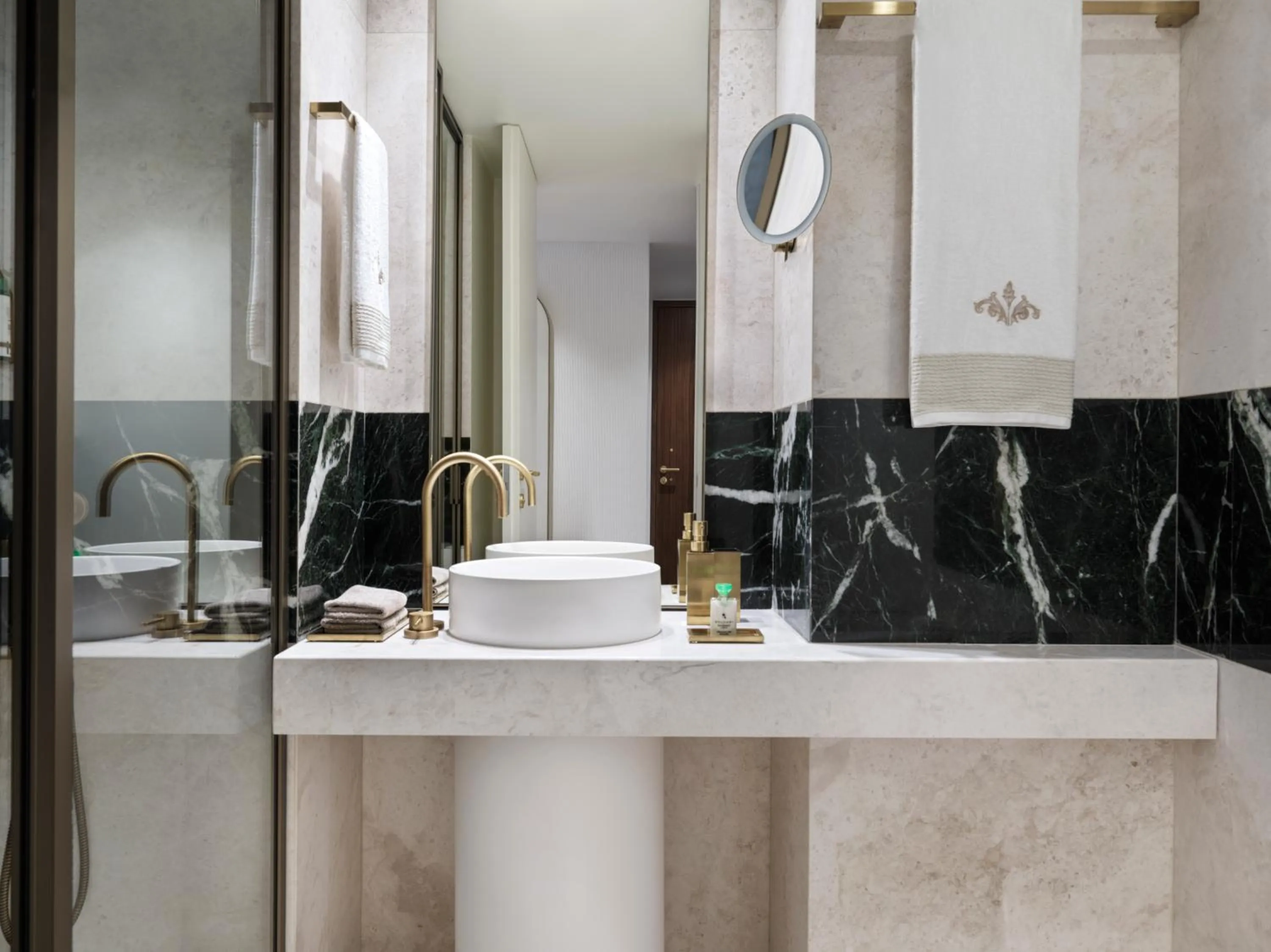 Bathroom in Anthology of Athens, The Leading Hotels of the World