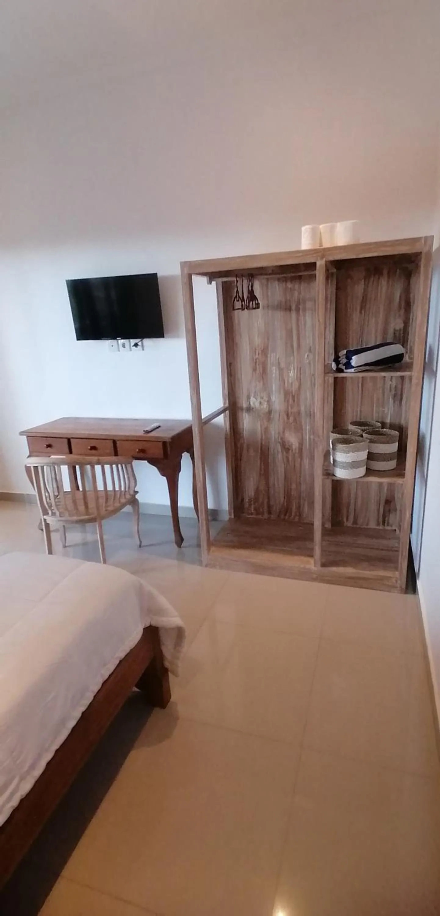 TV and multimedia in D'tegal Guest House- Tropical Courtyard in Canggu