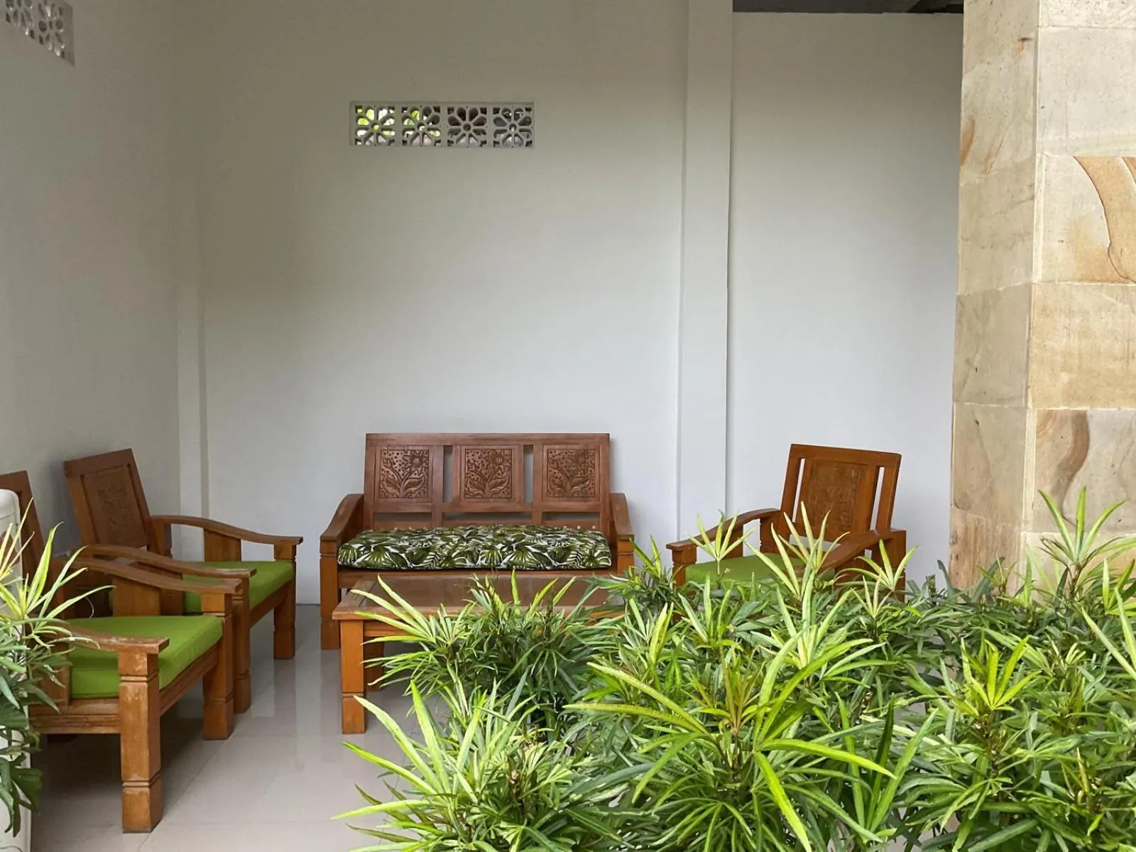 Patio in D'tegal Guest House- Tropical Courtyard in Canggu