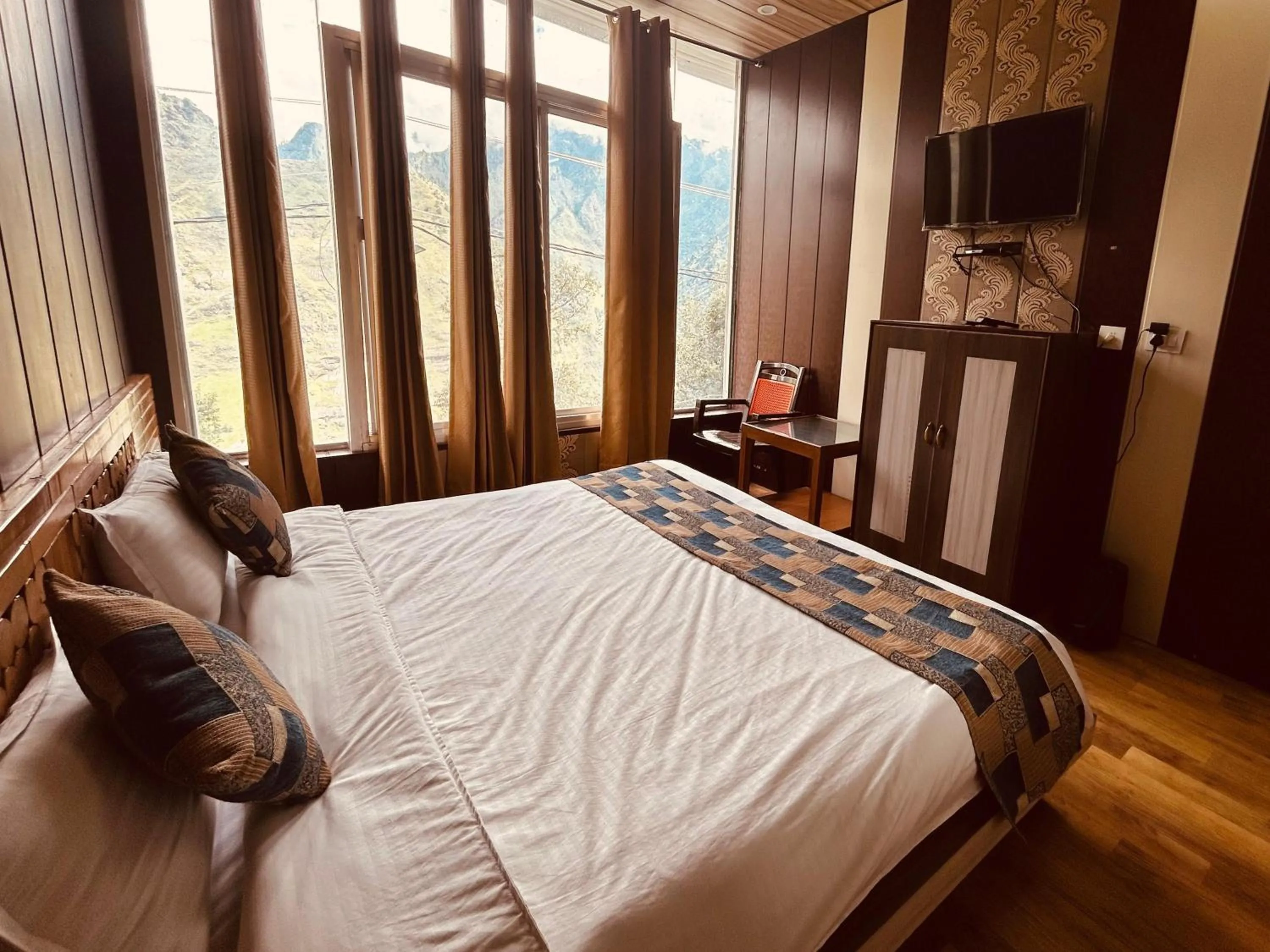 Double Room with Mountain View in Sleeping Beauty Hotel Moutain view property