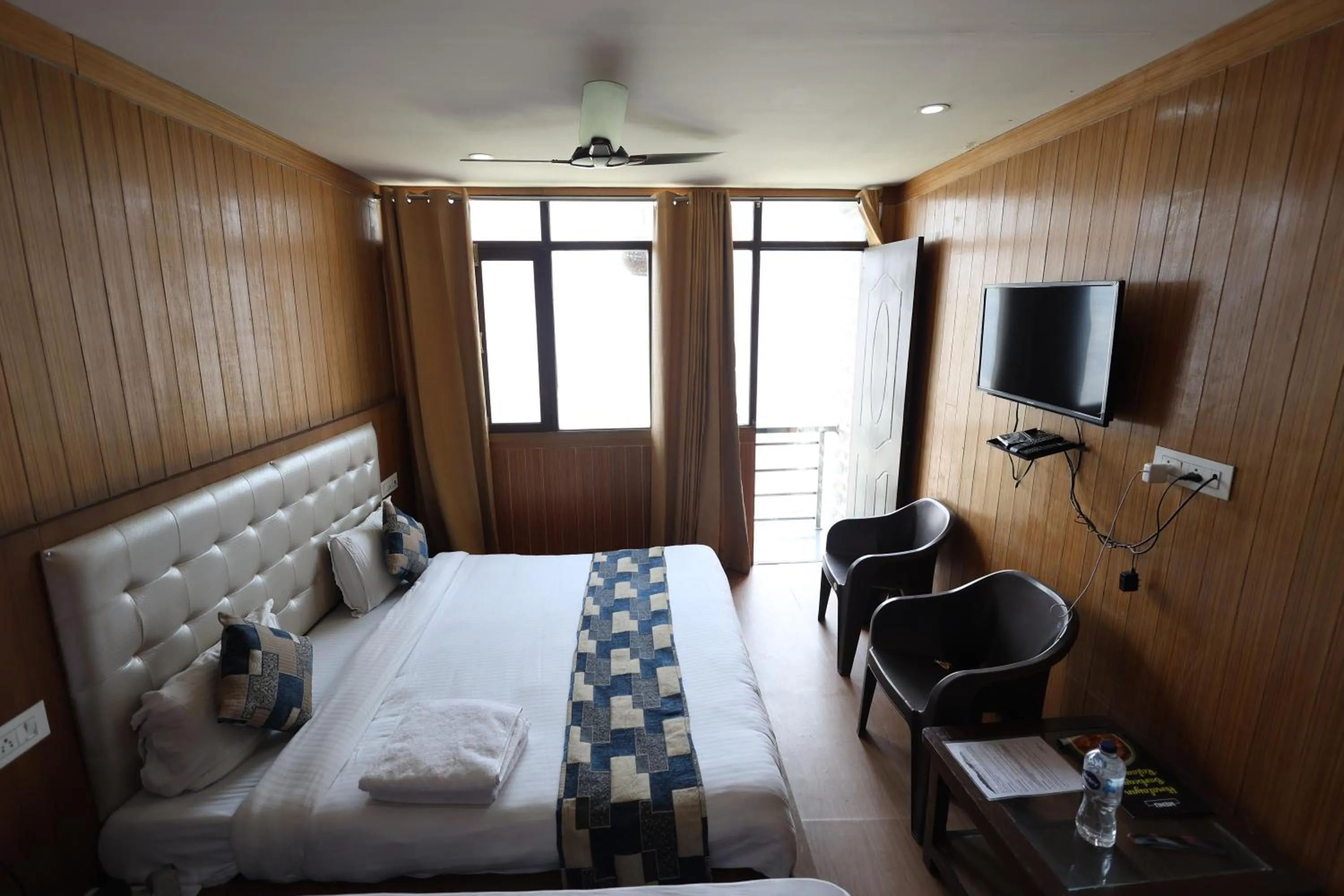 Deluxe Double Room with Balcony in Sleeping Beauty Hotel Moutain view property