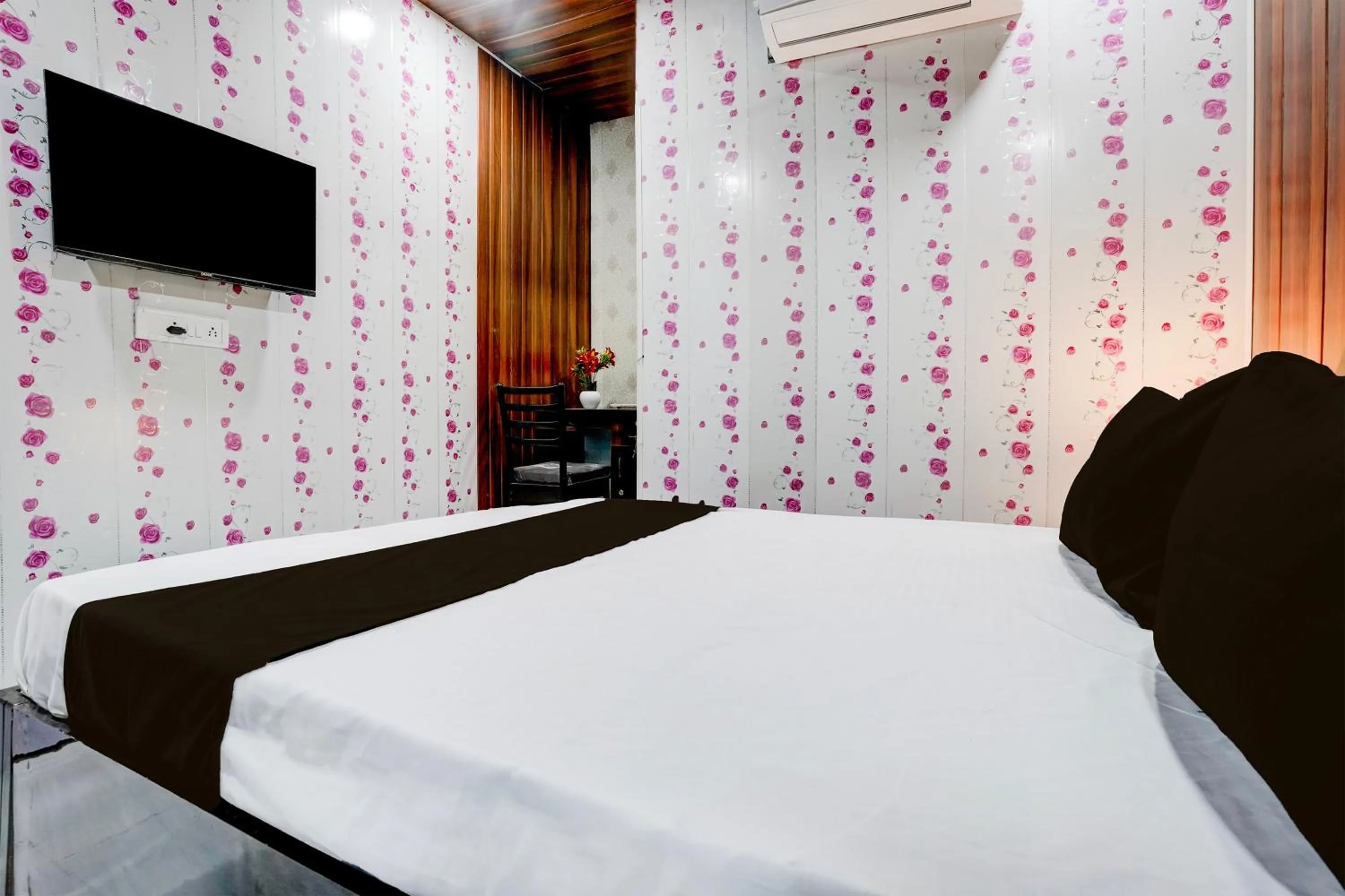 Bedroom, Bed in Hotel O Amma bhau residency
