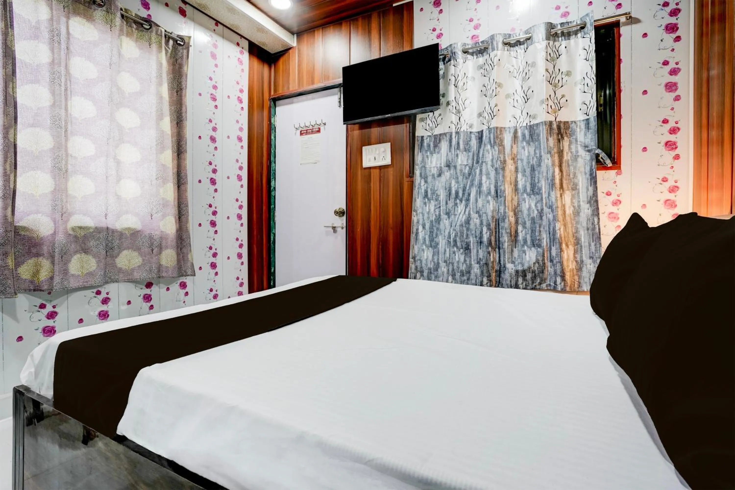 Bedroom, Bed in Hotel O Amma bhau residency