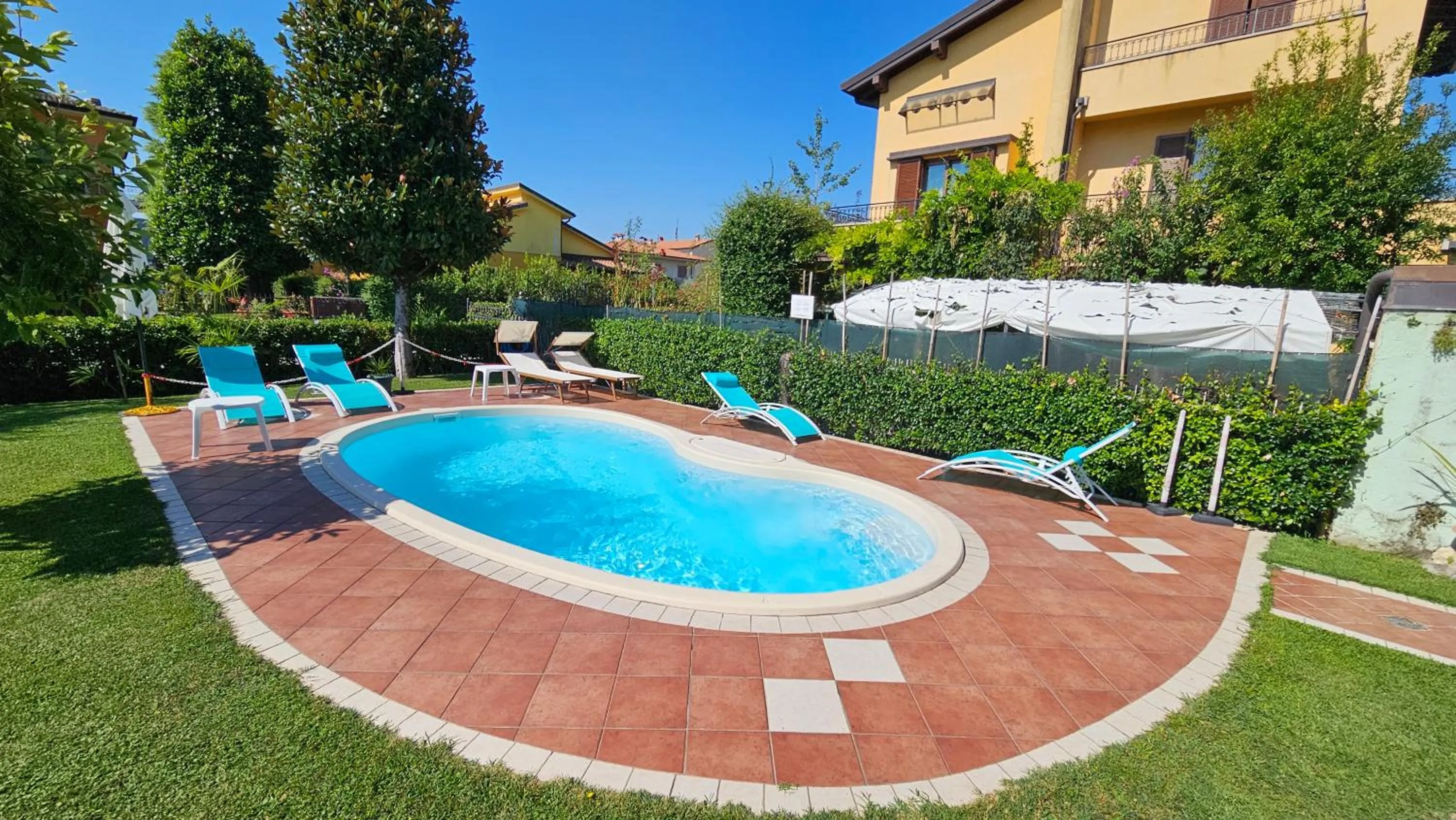 Swimming pool in B&B Sandra