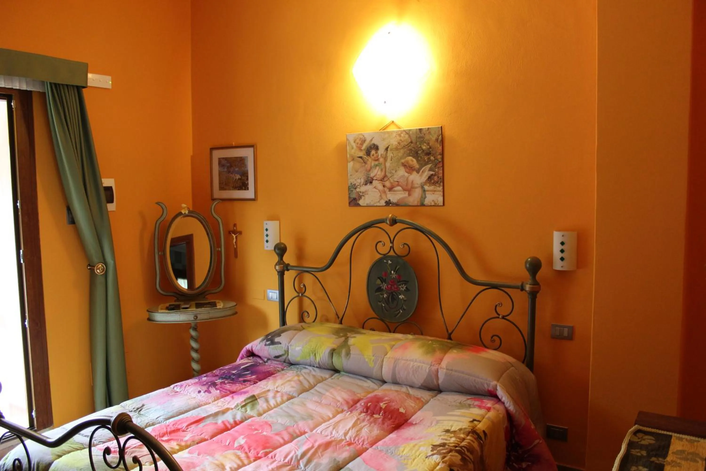 Photo of the whole room, Bed in B&B Sandra