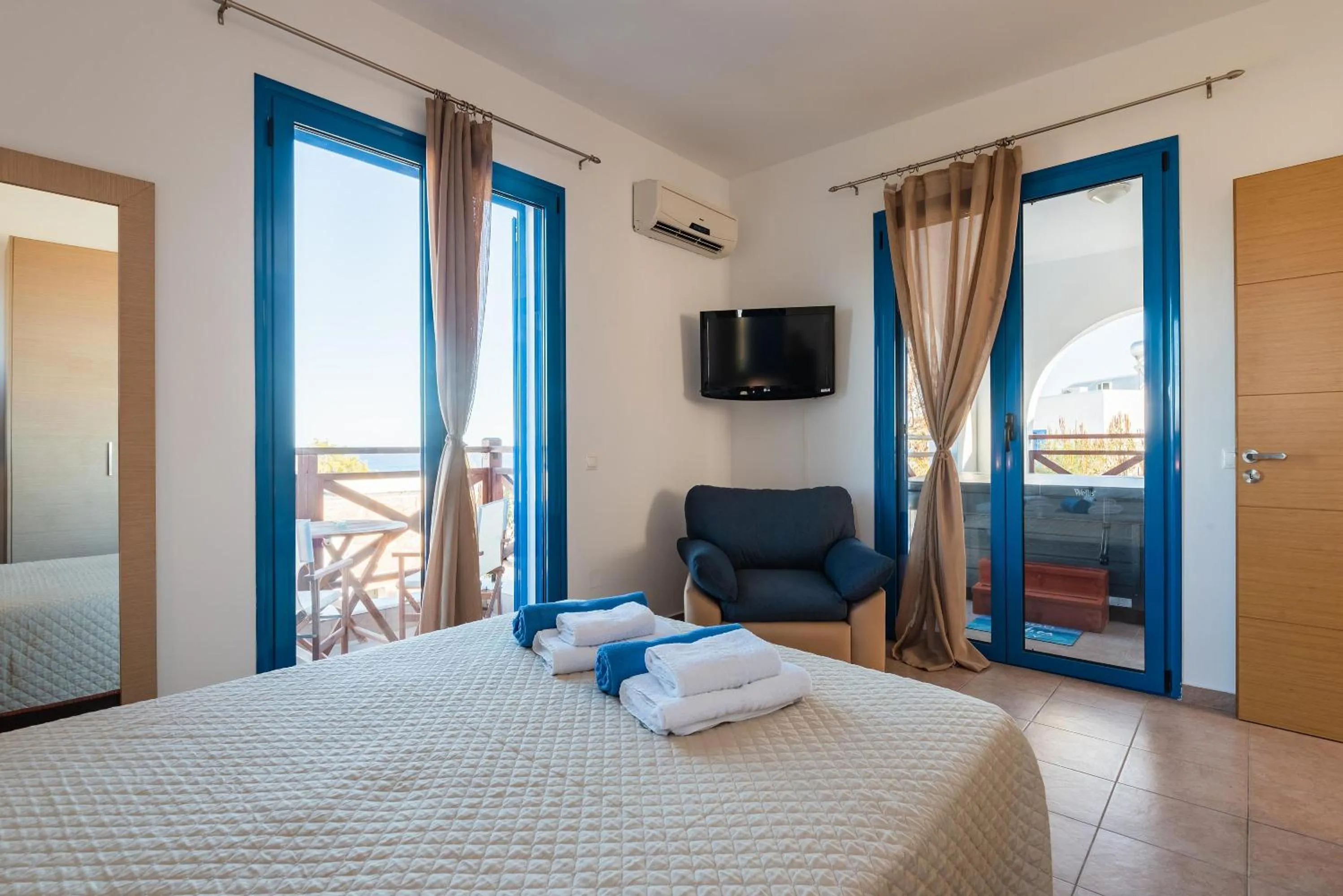 Bed in Blue Sea Villa