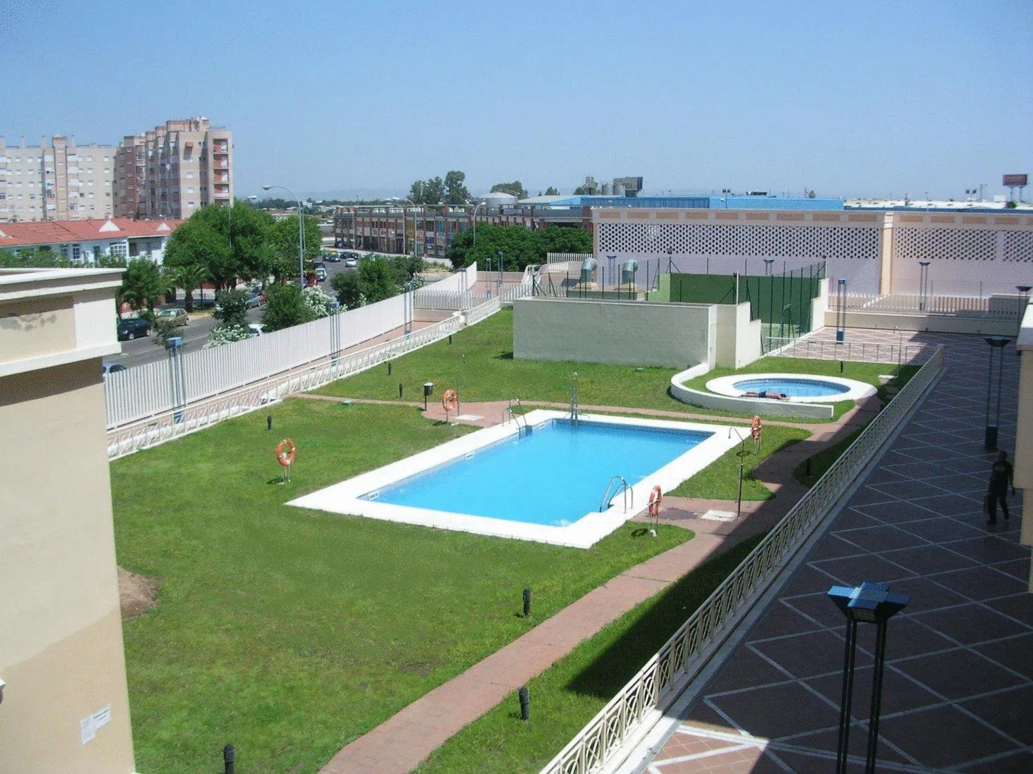 Swimming pool in Apartamentos Luxsevilla Palacio