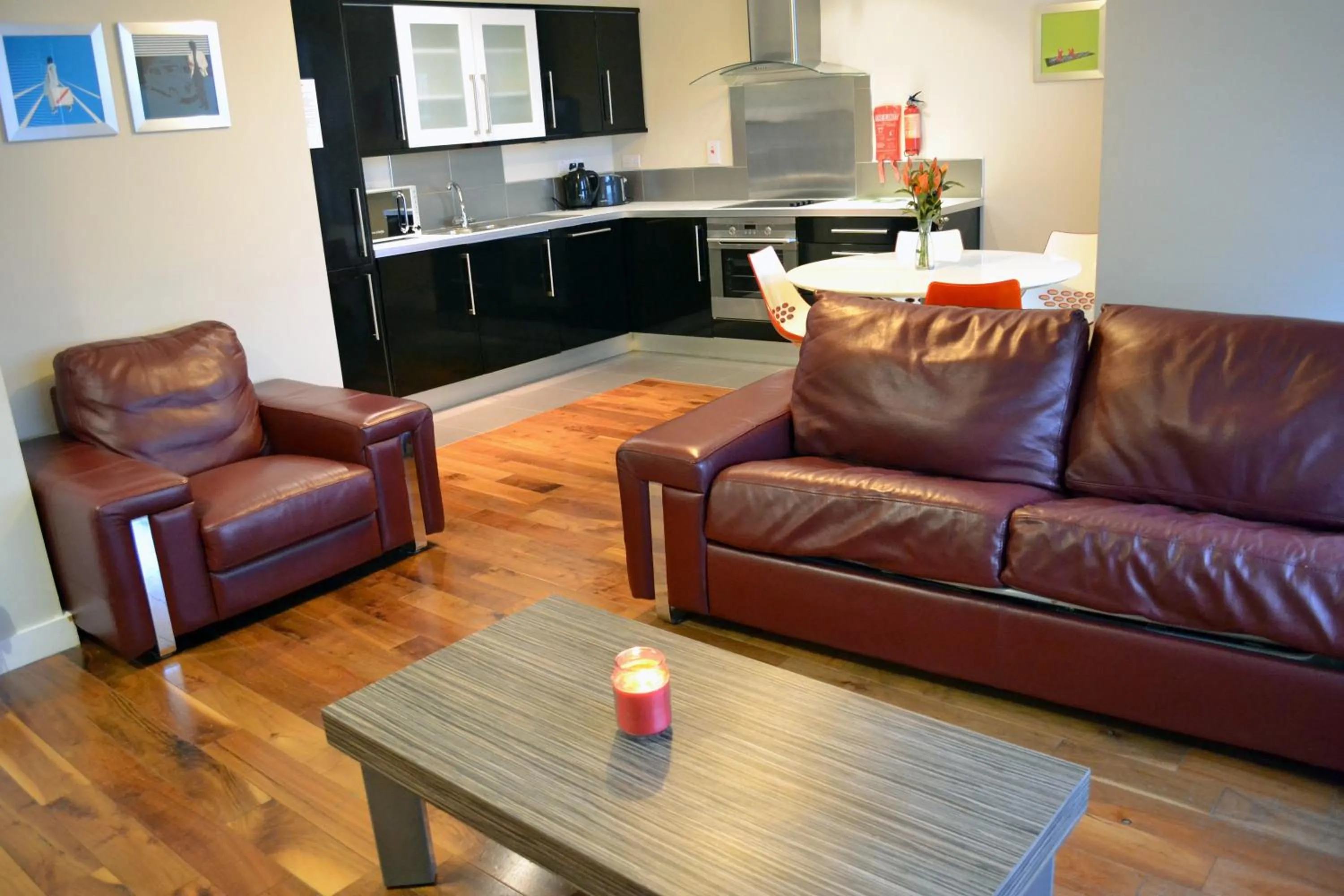 Living room in Carrick Plaza Suites and Apartments