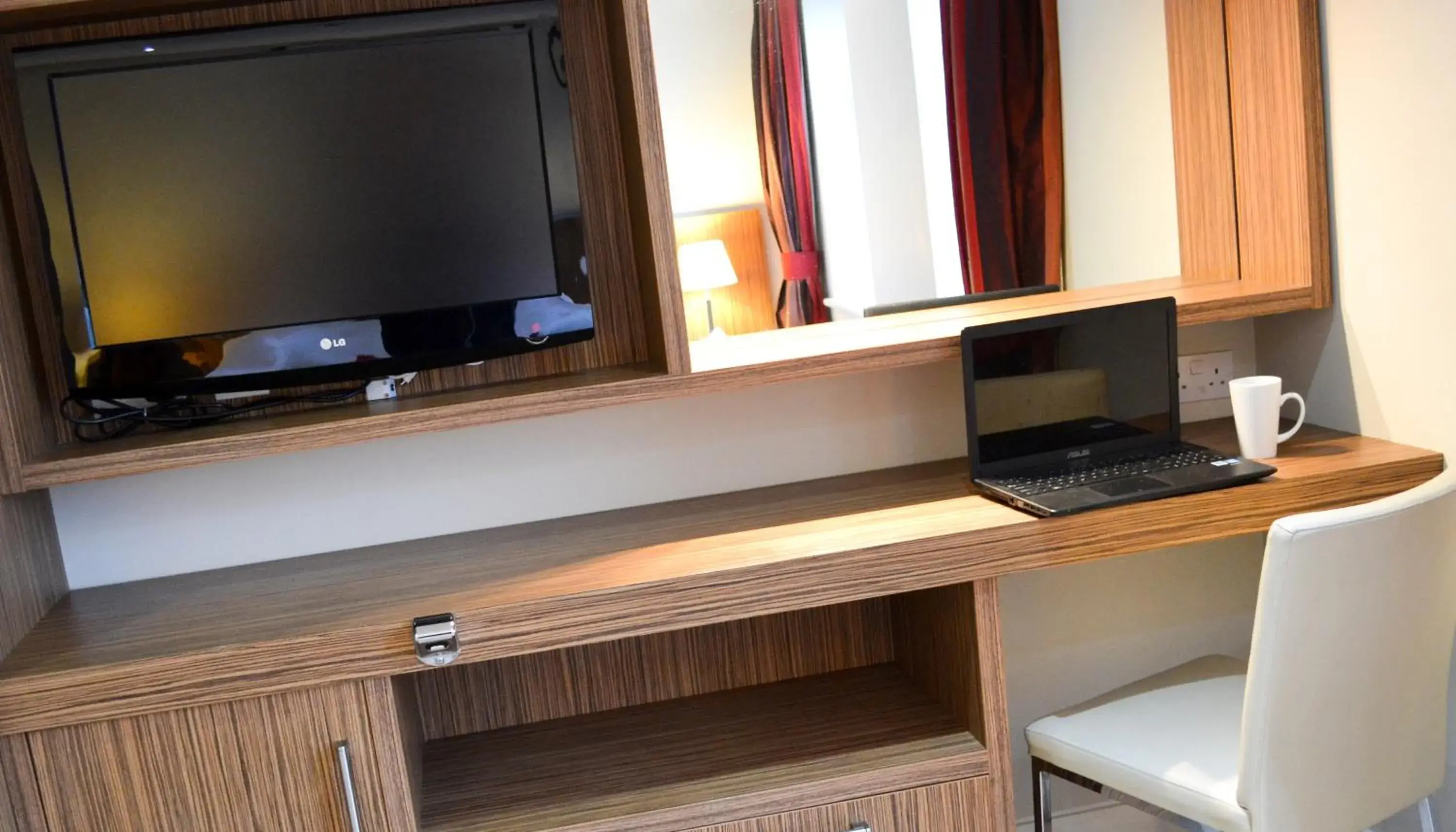 Five Bed Suite in Carrick Plaza Suites and Apartments Five Bed Suite in Carrick Plaza Suites and Apartments