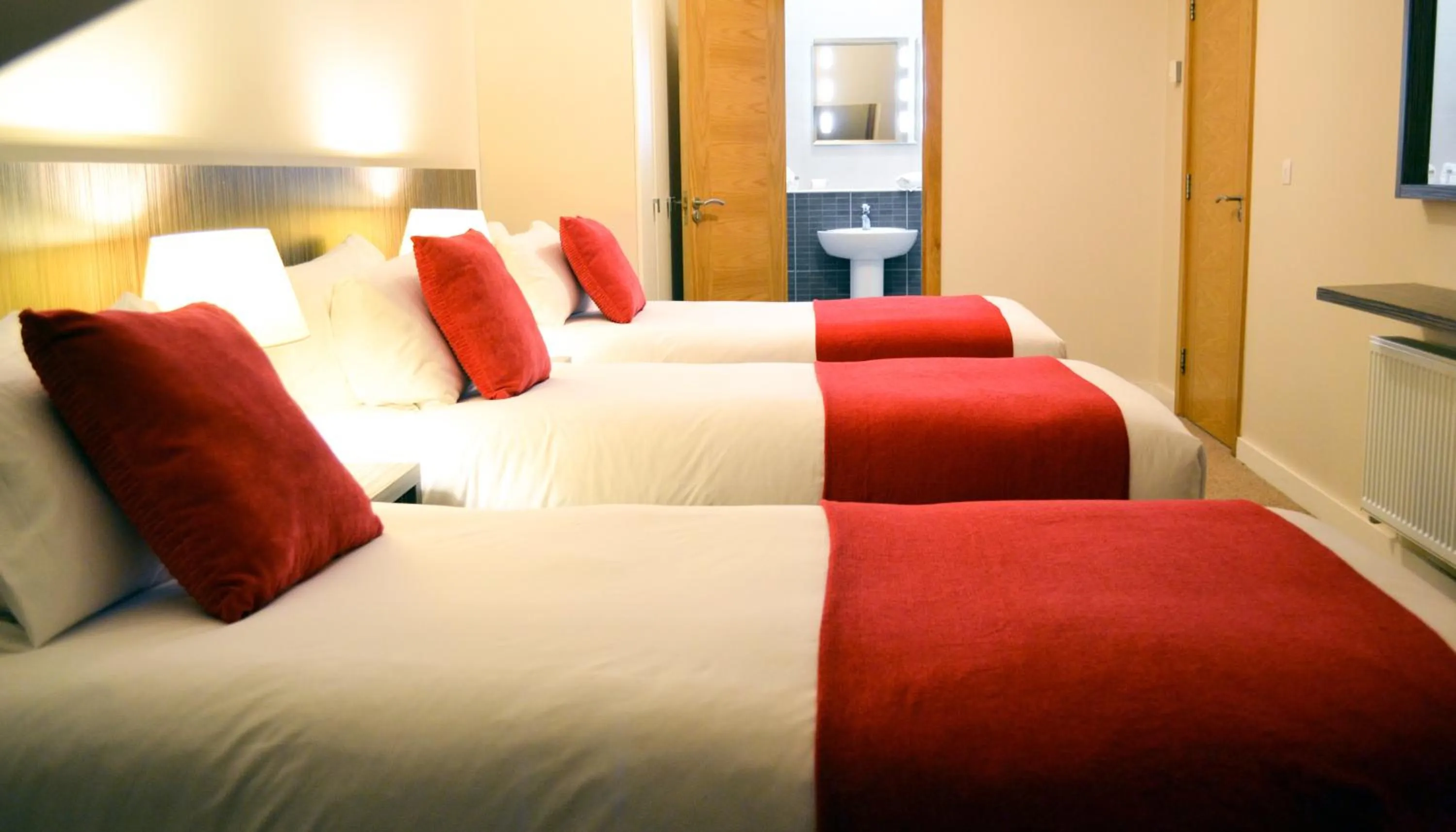 Bedroom, Bed in Carrick Plaza Suites and Apartments