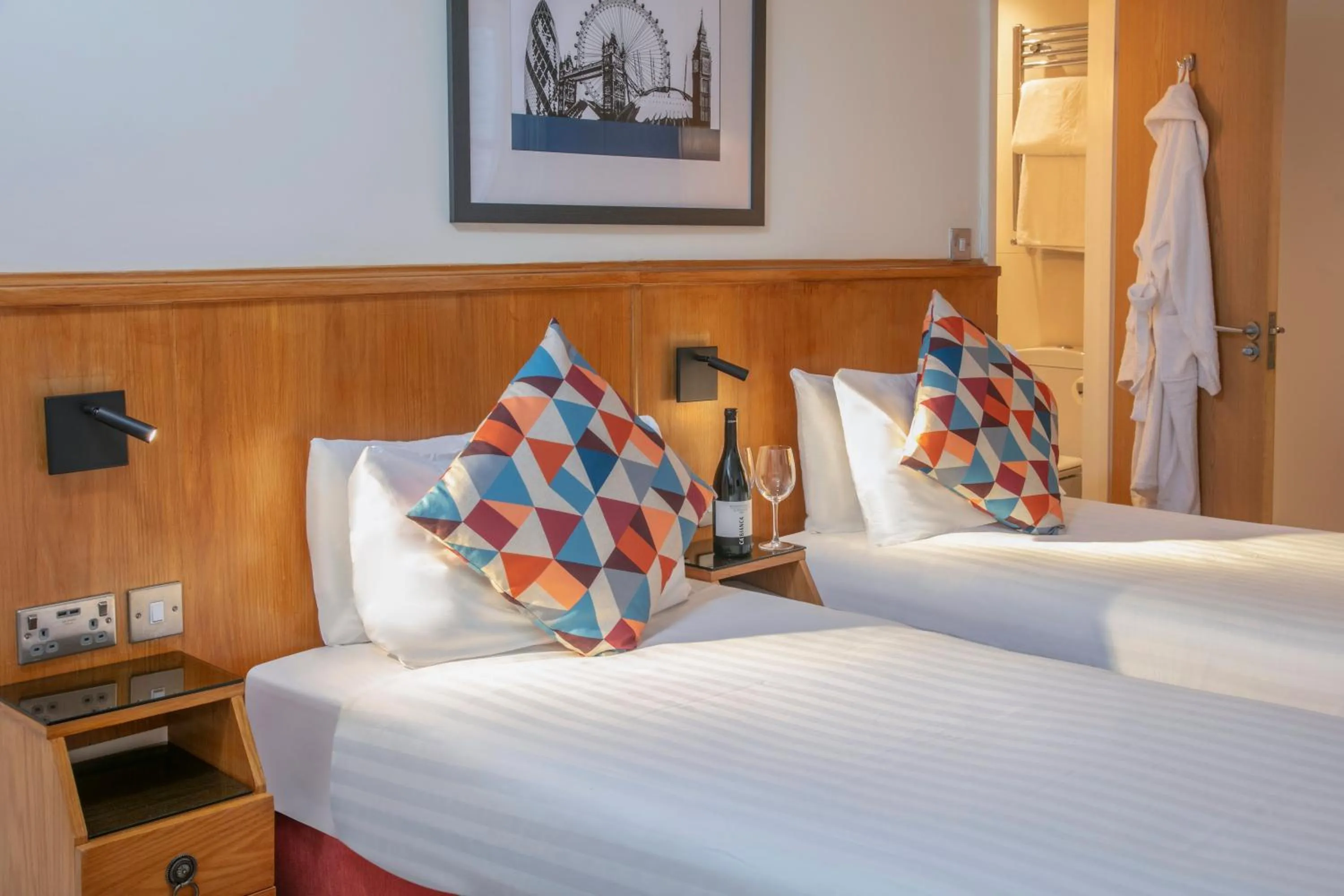 Bedroom, Bed in Queensway Hotel, Sure Hotel Collection by Best Western