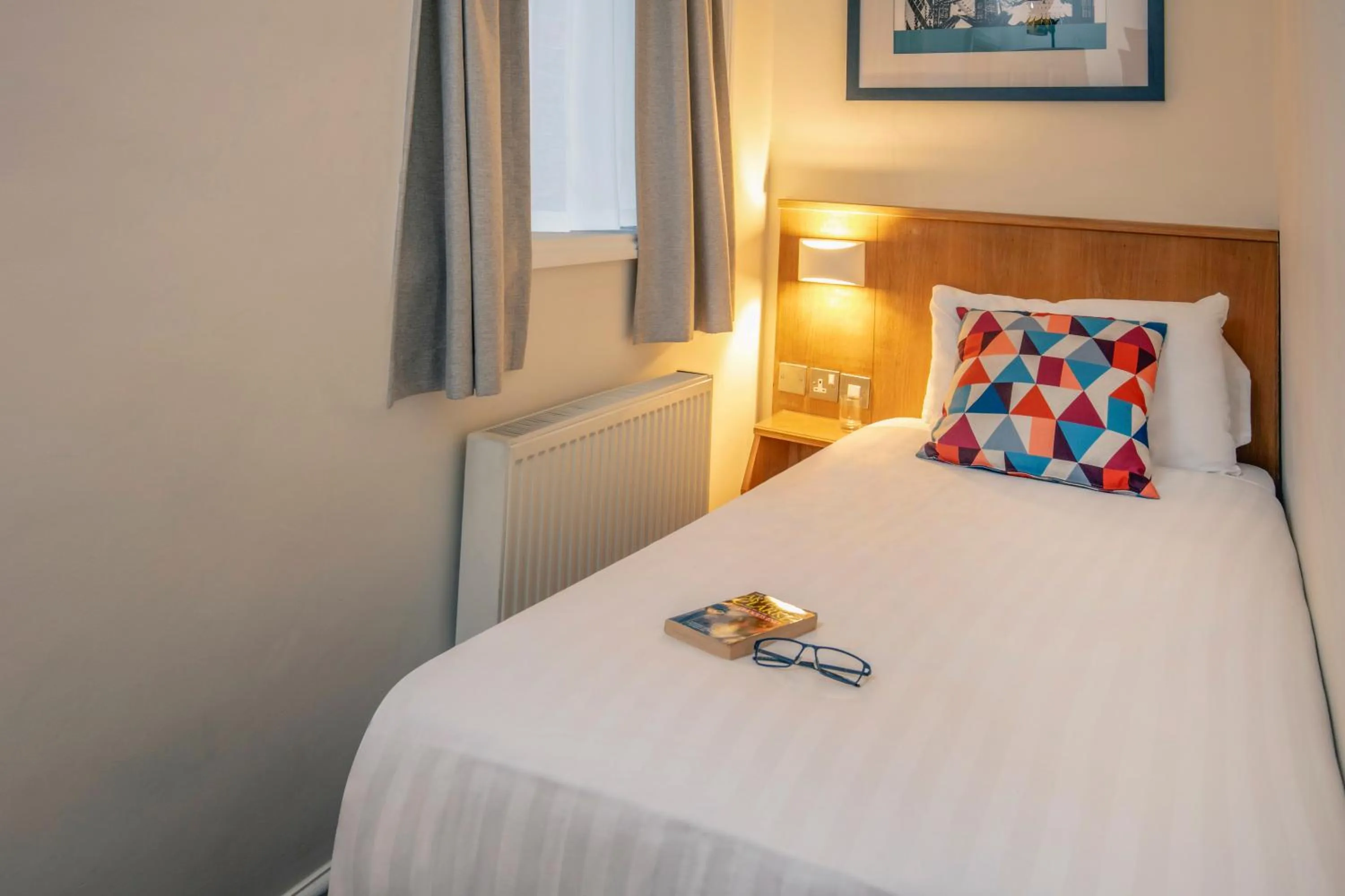 Bedroom, Bed in Queensway Hotel, Sure Hotel Collection by Best Western