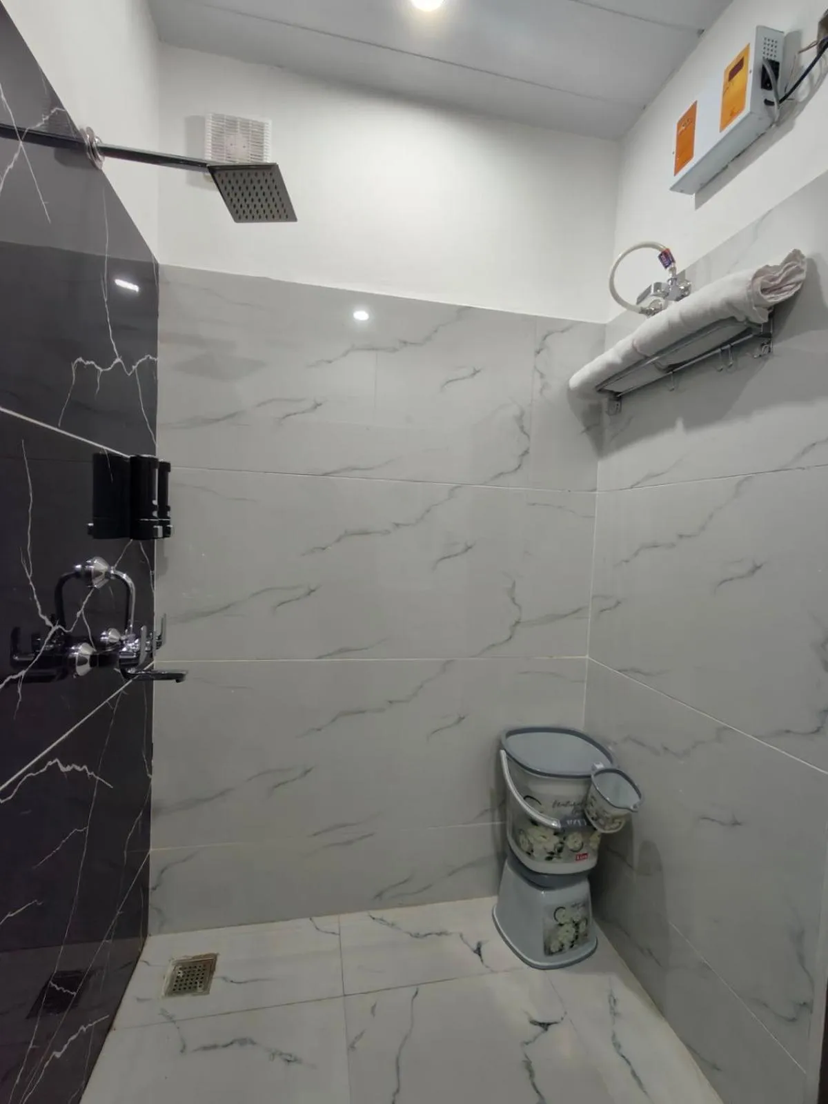 Shower in Golden Oak- 5 min walk from golden temple
