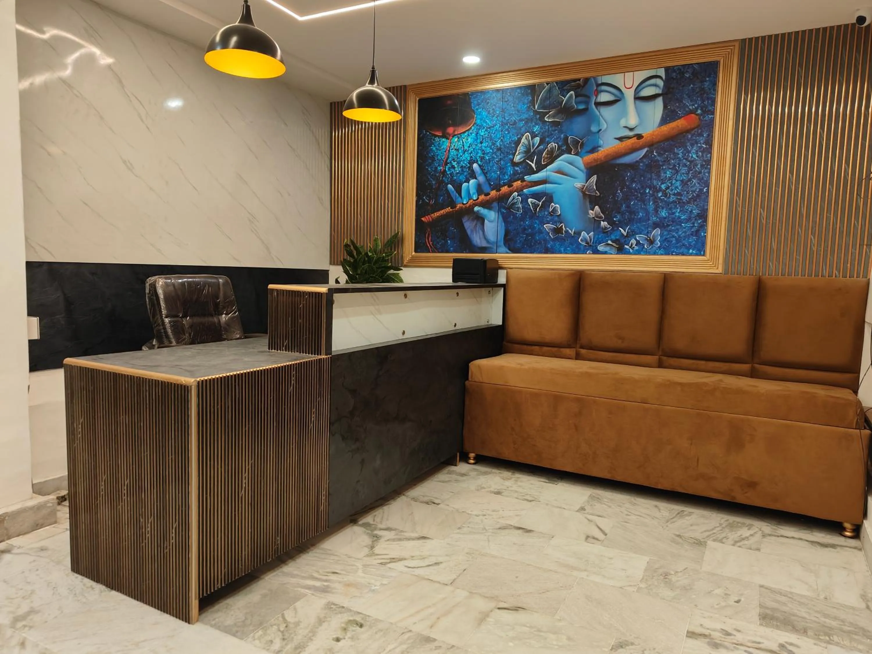 Seating area in Golden Oak- 5 min walk from golden temple