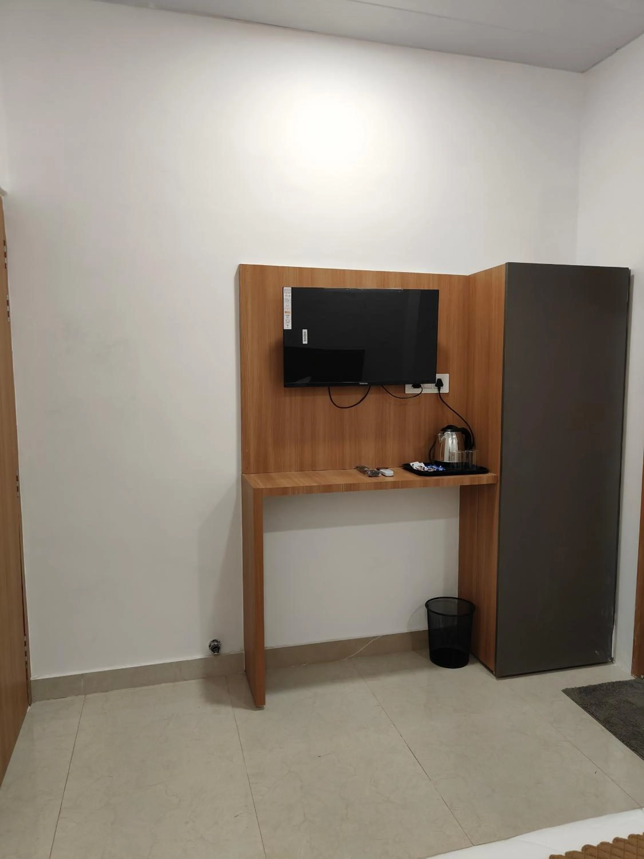 TV and multimedia in Golden Oak- 5 min walk from golden temple