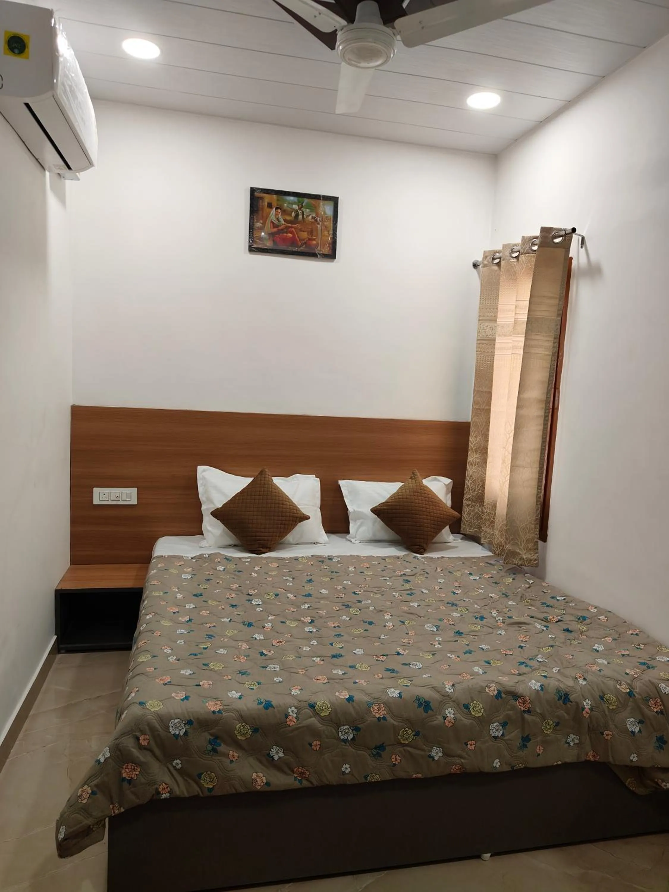 Bed in Golden Oak- 5 min walk from golden temple