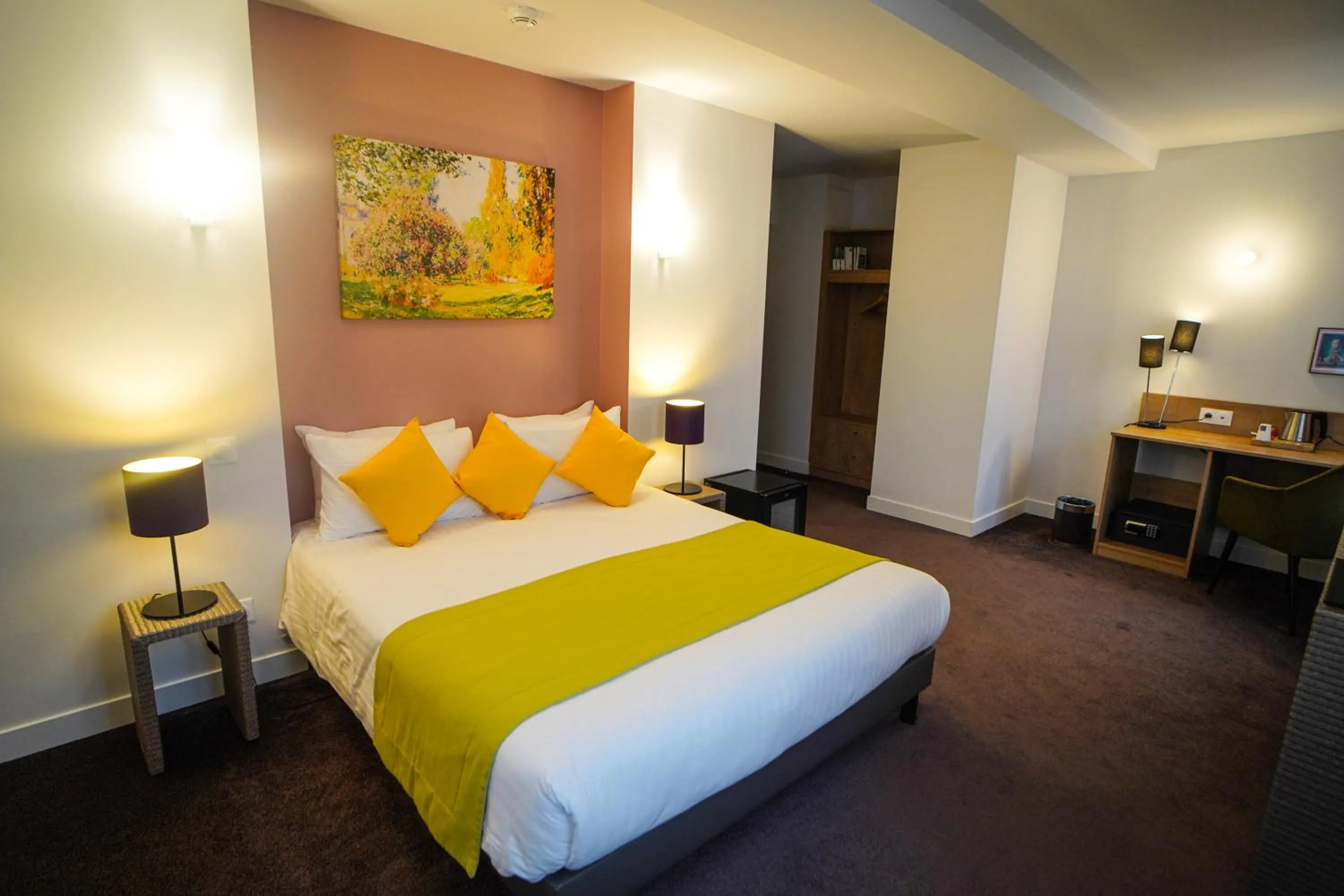 Bed in Hôtel de la Croix Blanche