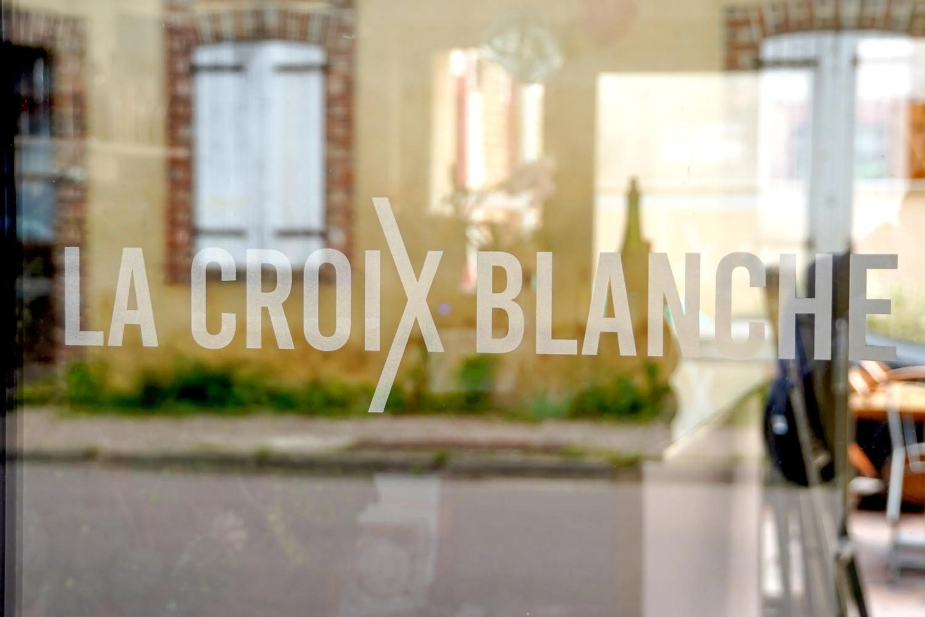 Property logo or sign in Hôtel de la Croix Blanche