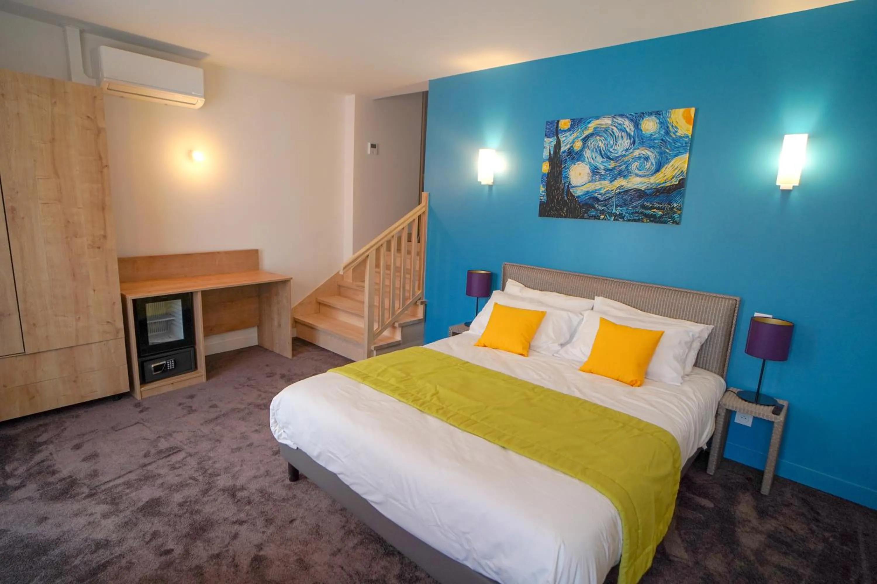 Photo of the whole room, Bed in Hôtel de la Croix Blanche