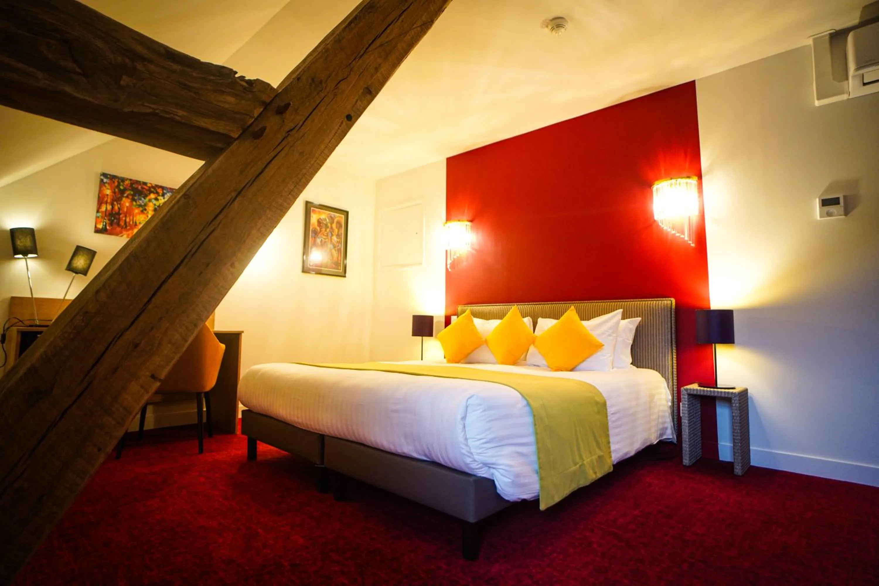 Bed in Hôtel de la Croix Blanche