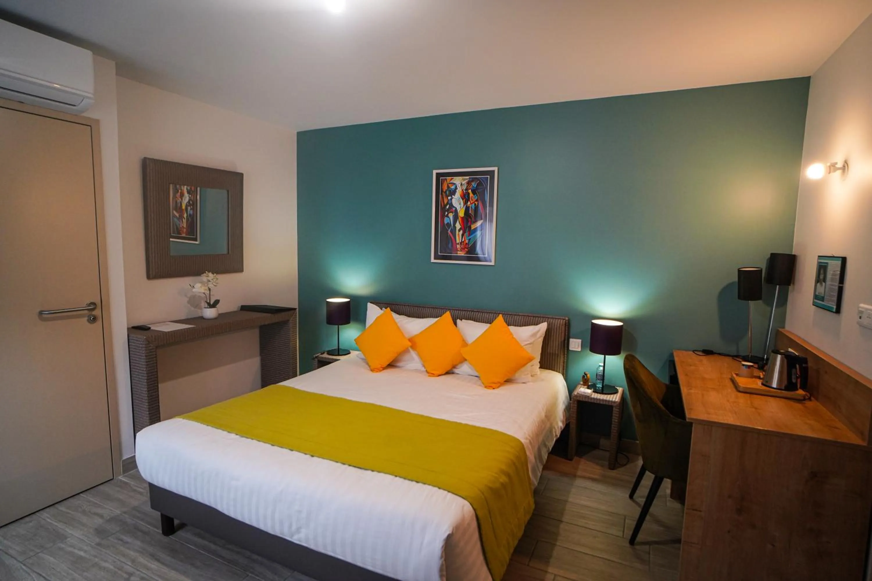 Bed in Hôtel de la Croix Blanche