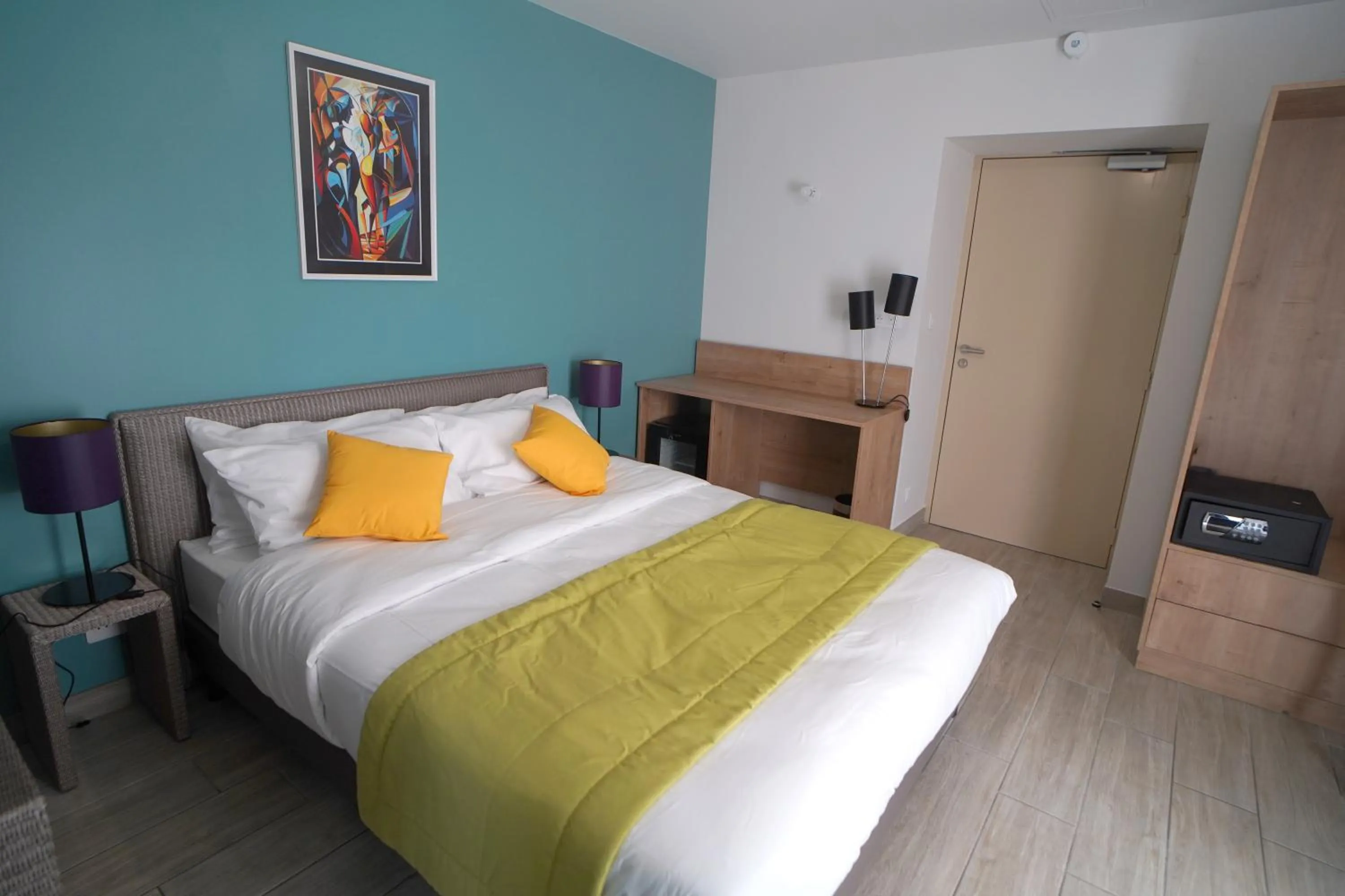 Bedroom, Bed in Hôtel de la Croix Blanche