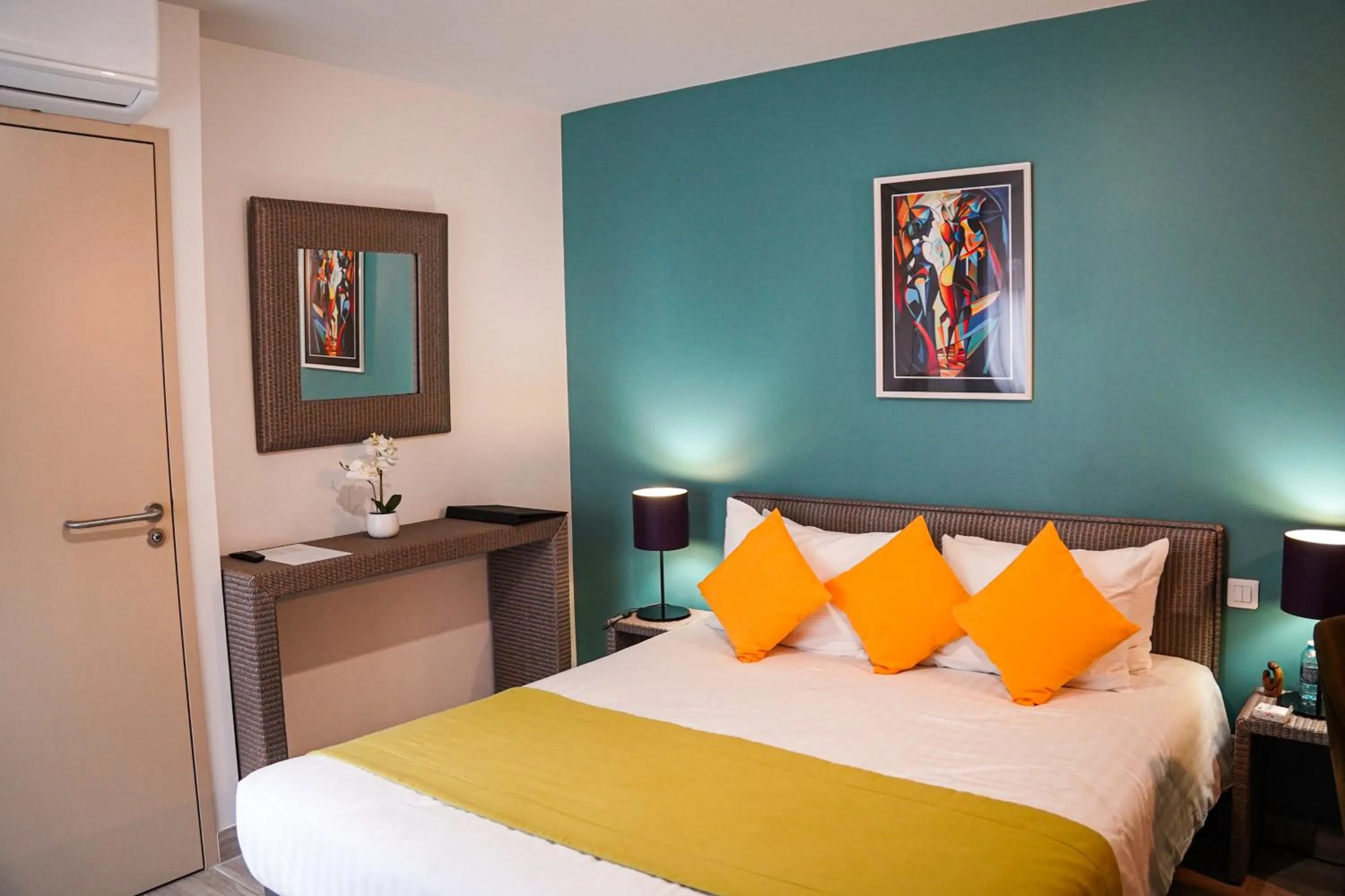 Bed in Hôtel de la Croix Blanche