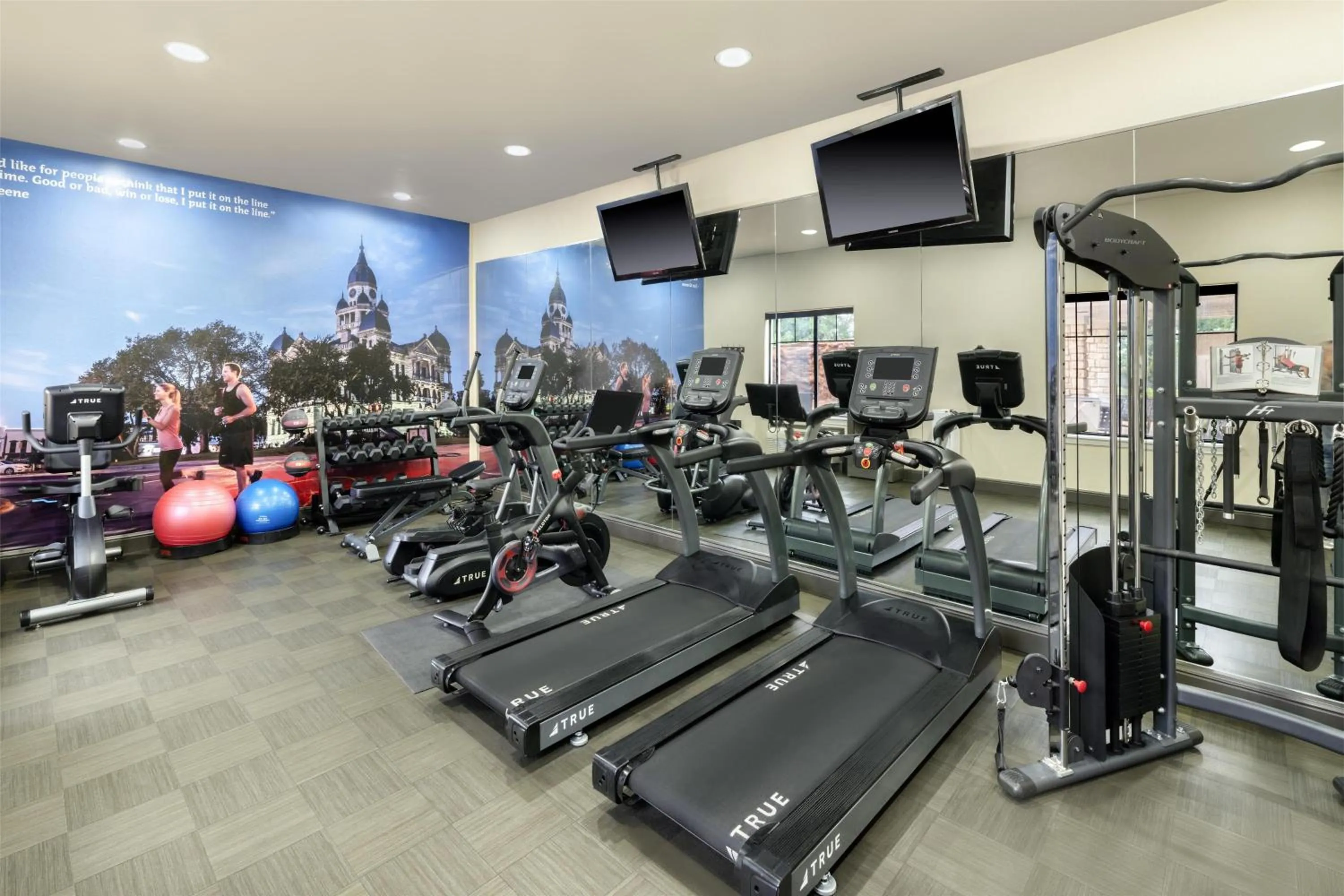 Fitness centre/facilities in Best Western Premier Crown Chase Inn & Suites