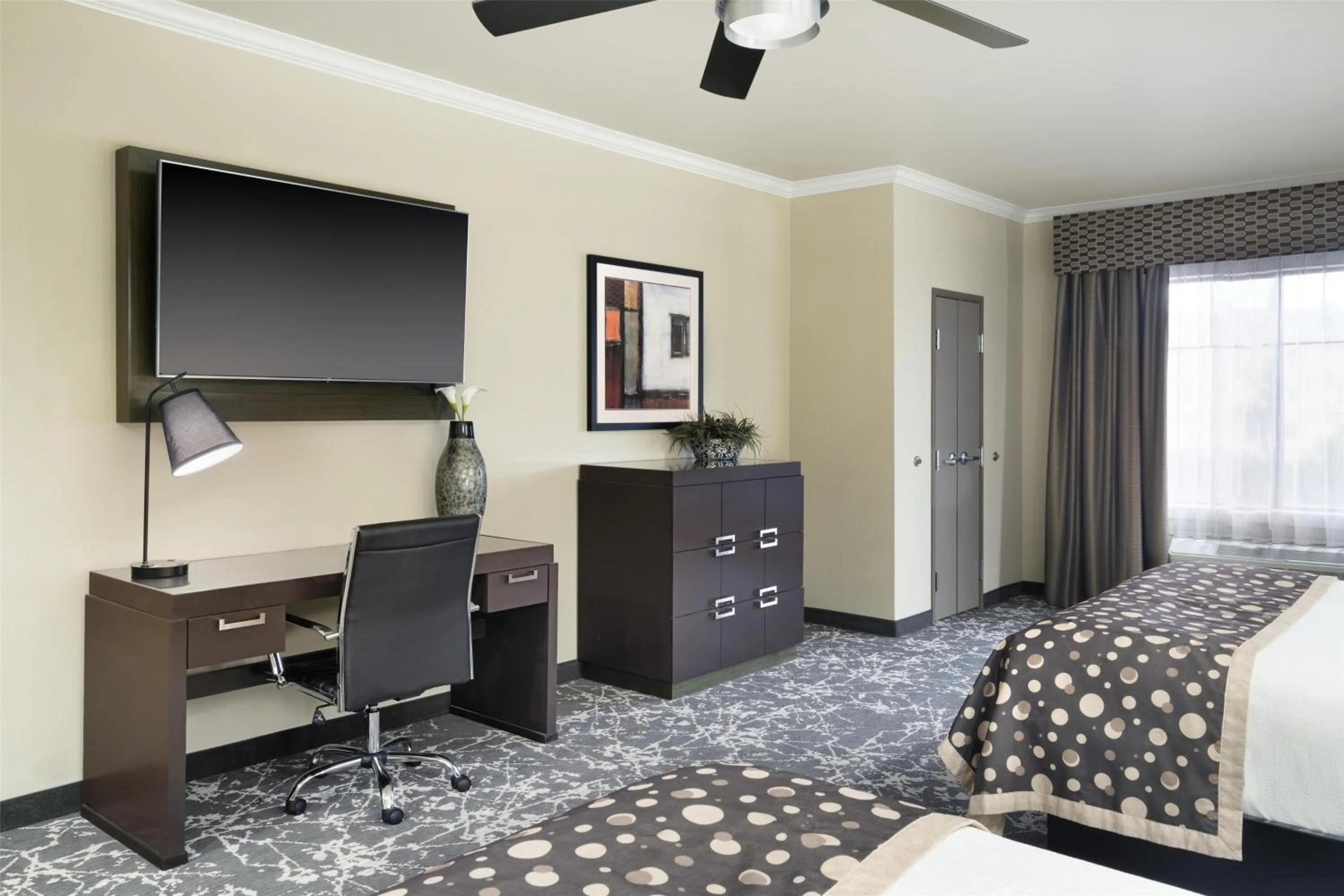 Bedroom, Bed in Best Western Premier Crown Chase Inn & Suites