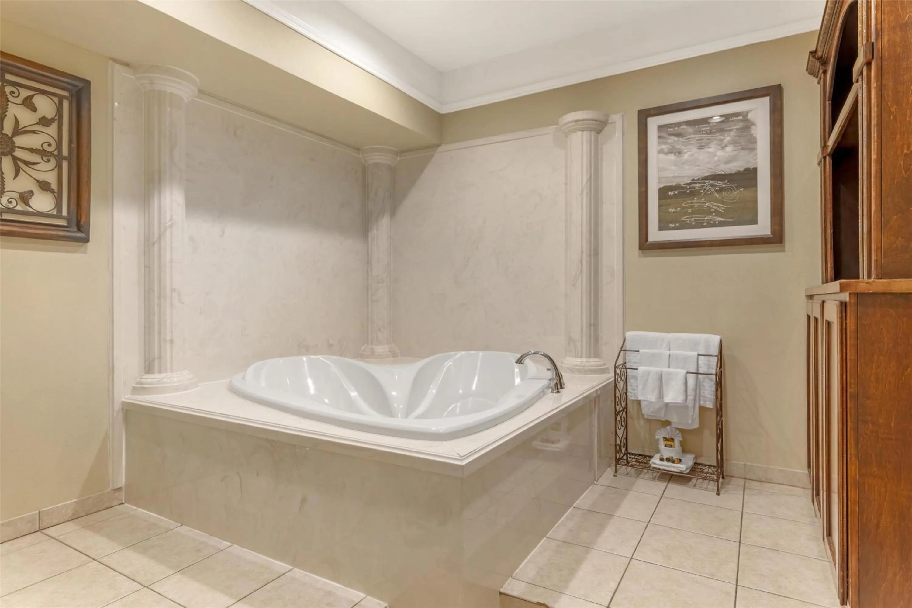 Photo of the whole room in Best Western Plus Monica Royale Inn & Suites