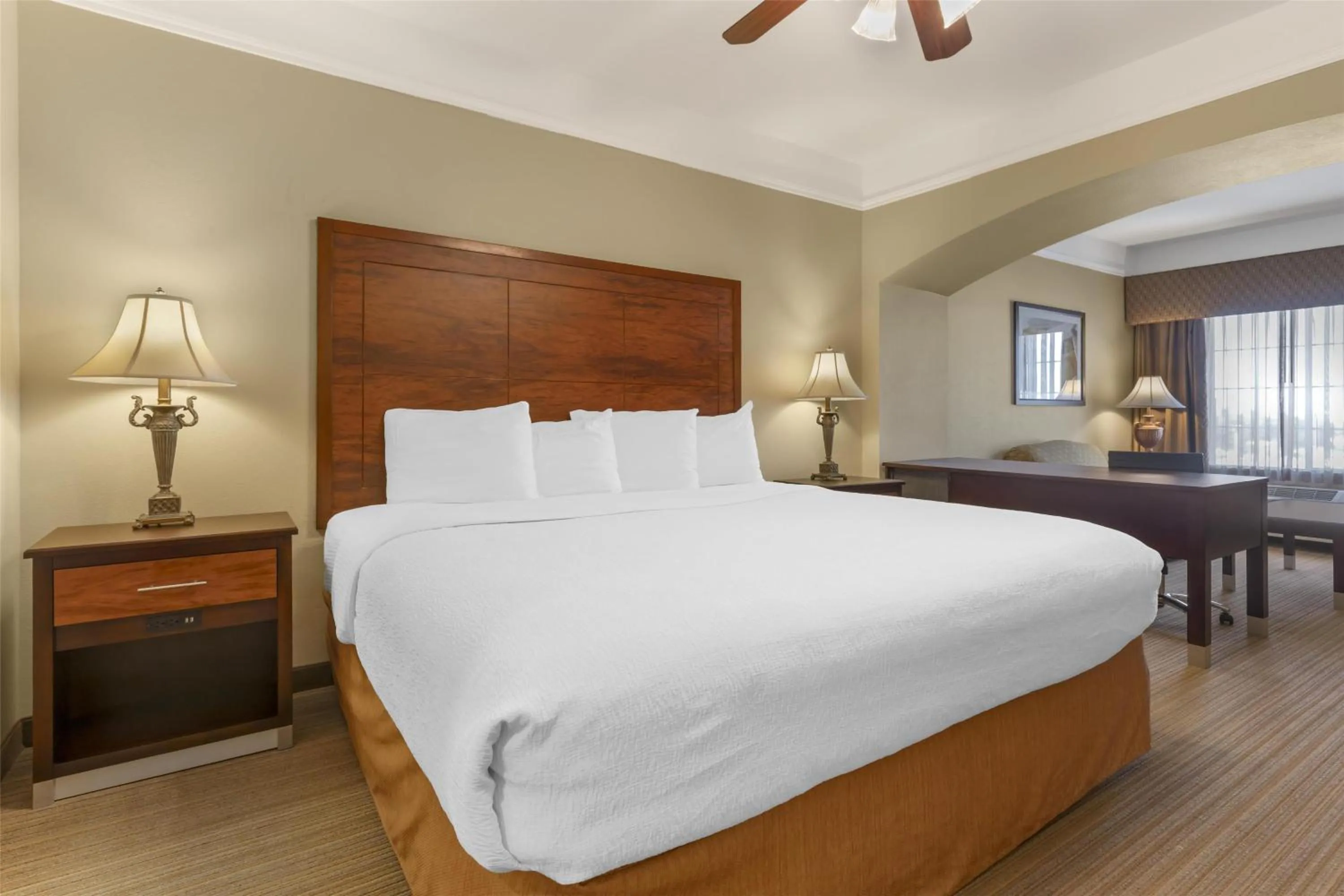 Photo of the whole room, Bed in Best Western Plus Monica Royale Inn & Suites