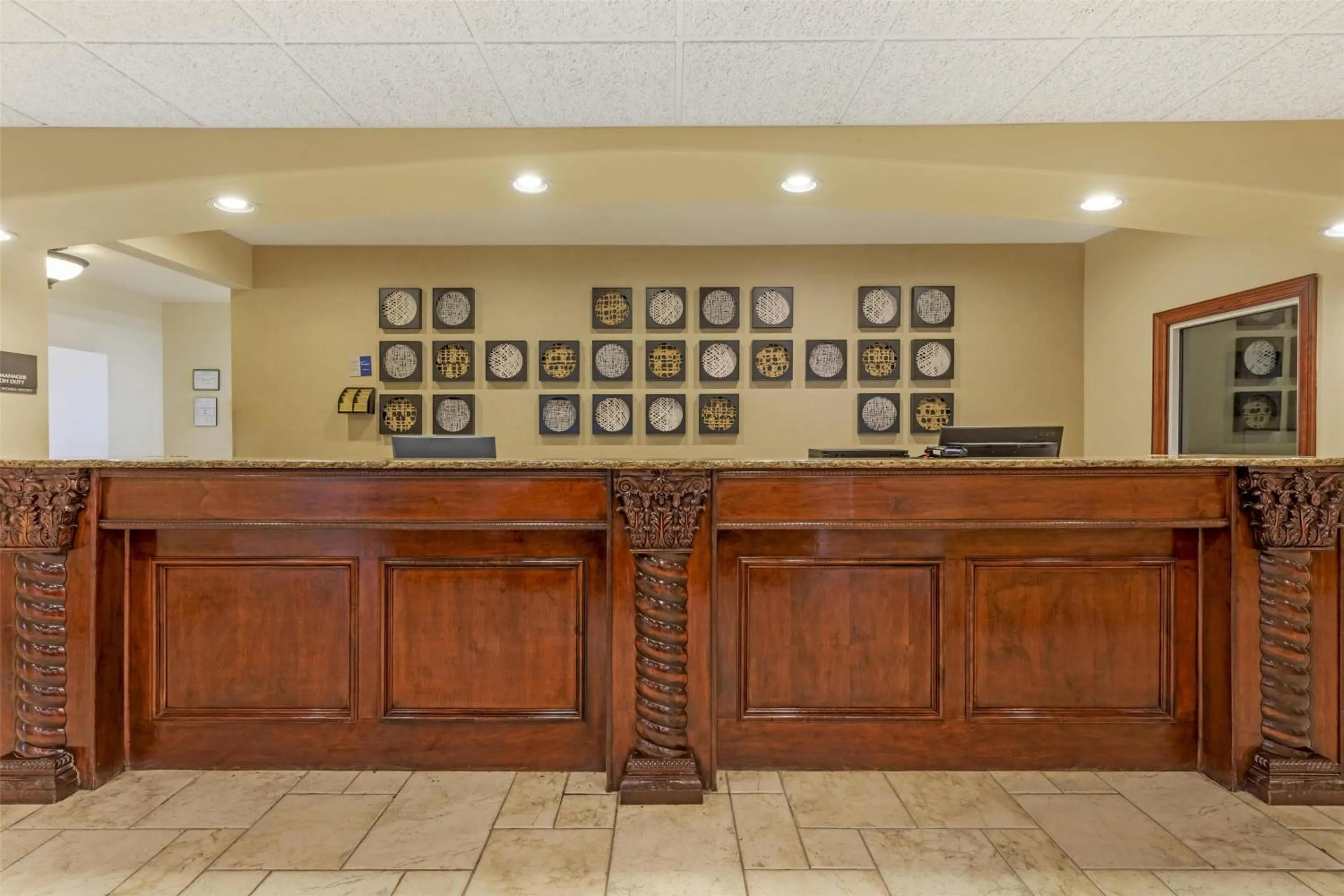 Lobby or reception in Best Western Plus Monica Royale Inn & Suites