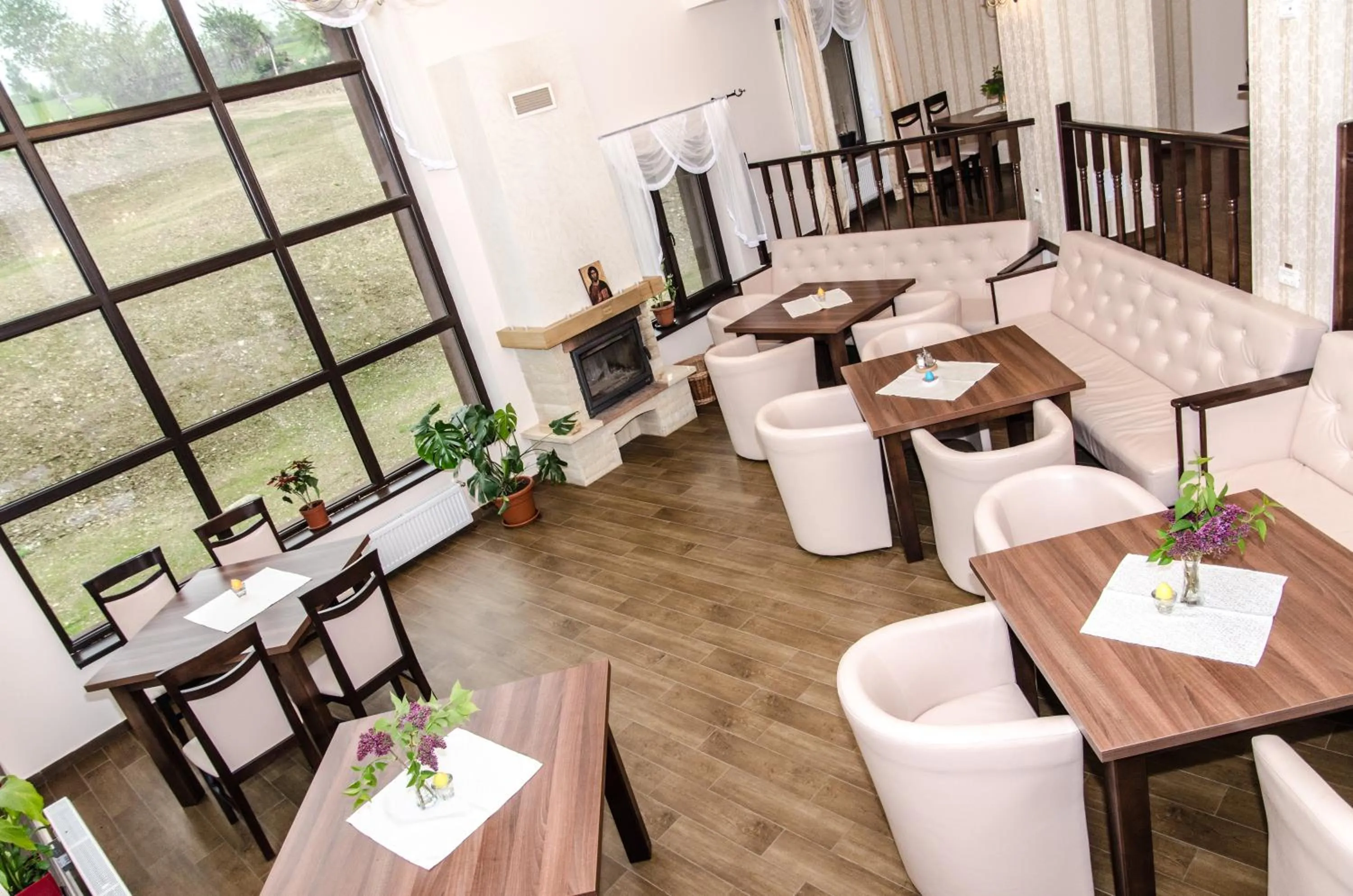 Restaurant/places to eat in Pensiunea Poiana Viselor