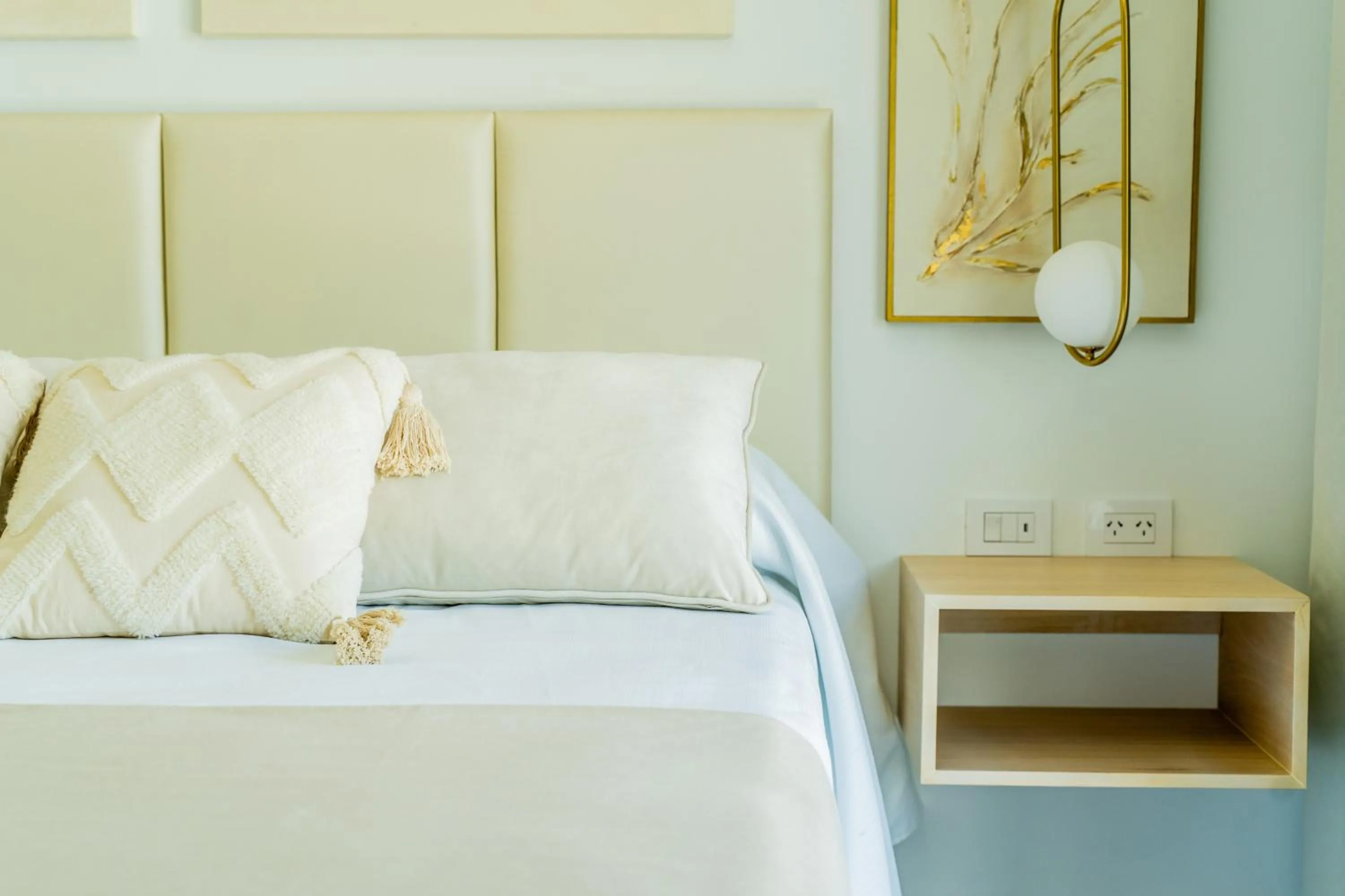 Bed in Posada Suiza by Prima Collection