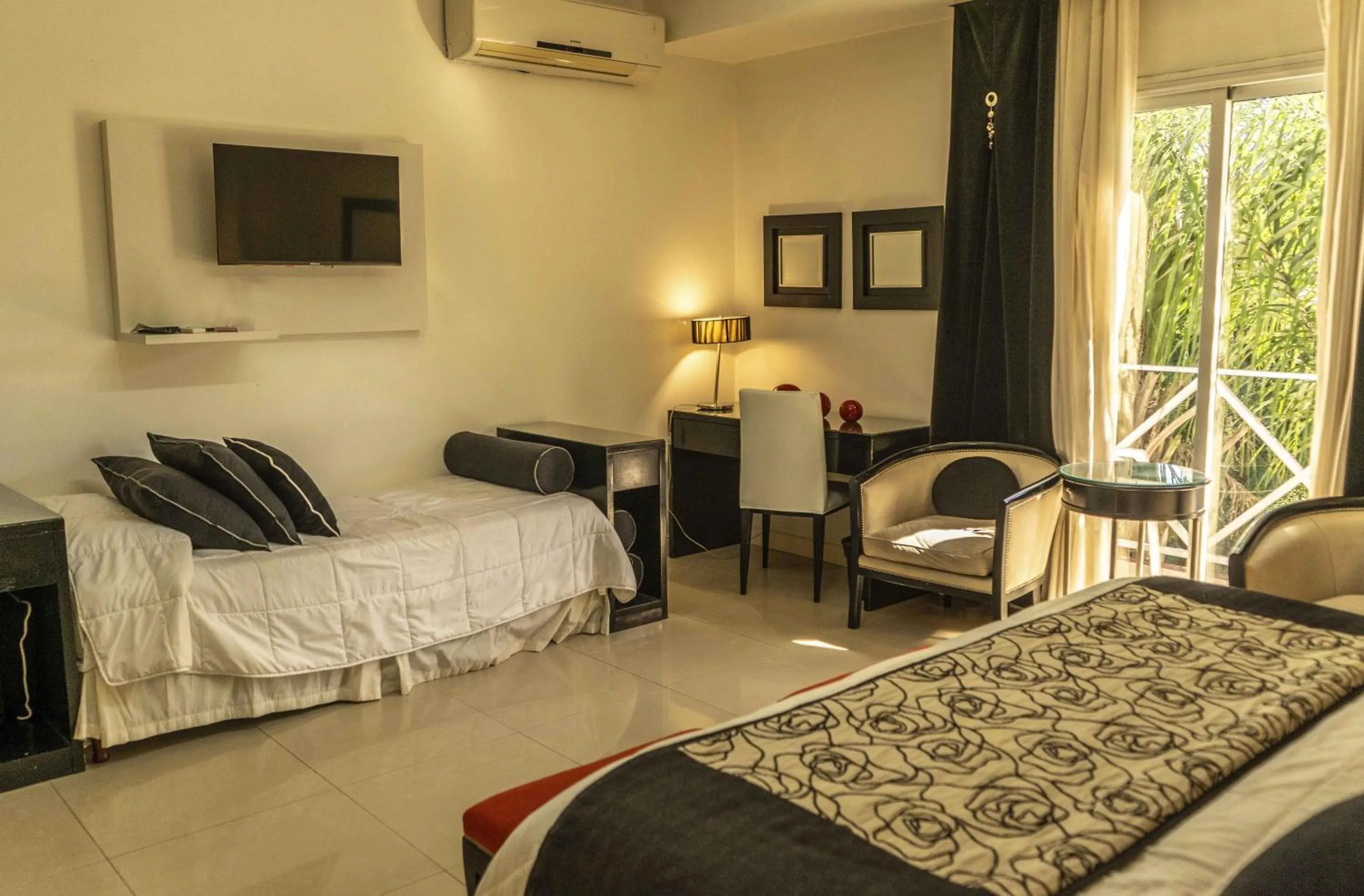 Bed in Posada Suiza by Prima Collection