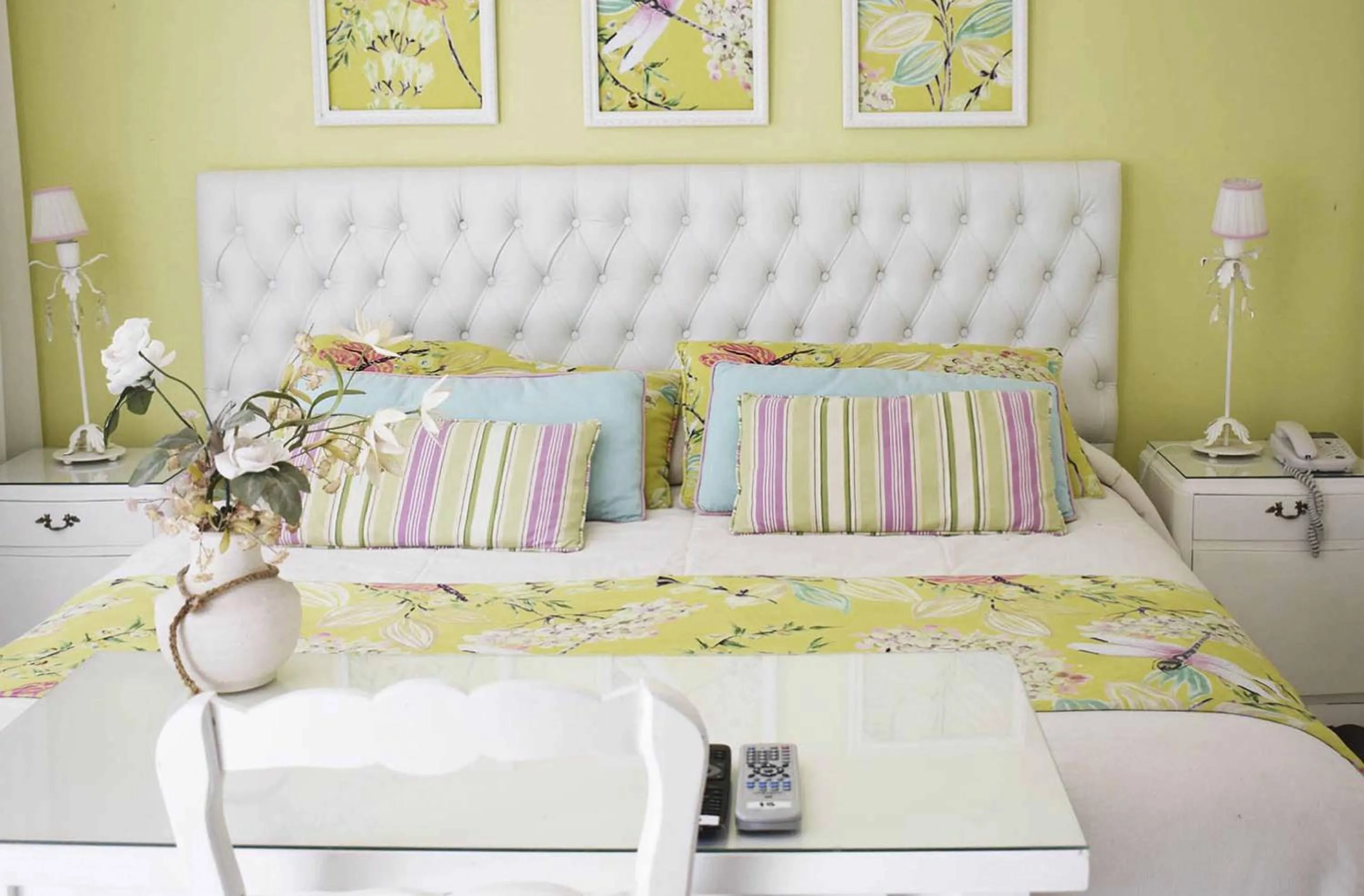 Bed in Posada Suiza by Prima Collection