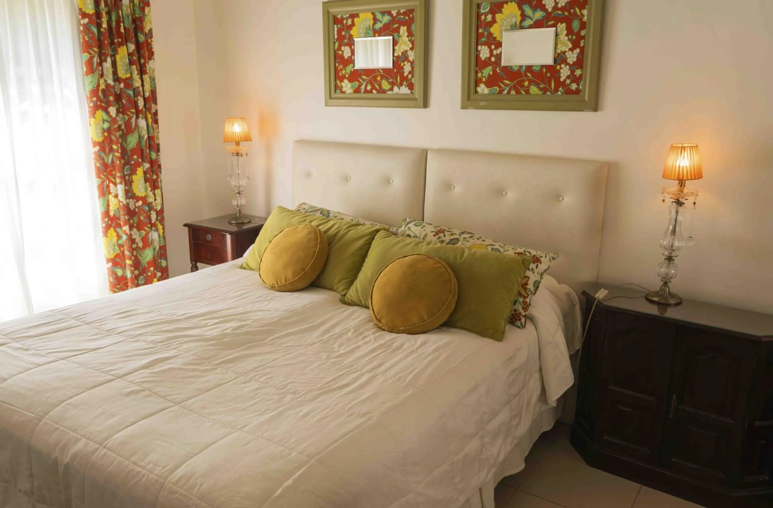 Bed in Posada Suiza by Prima Collection