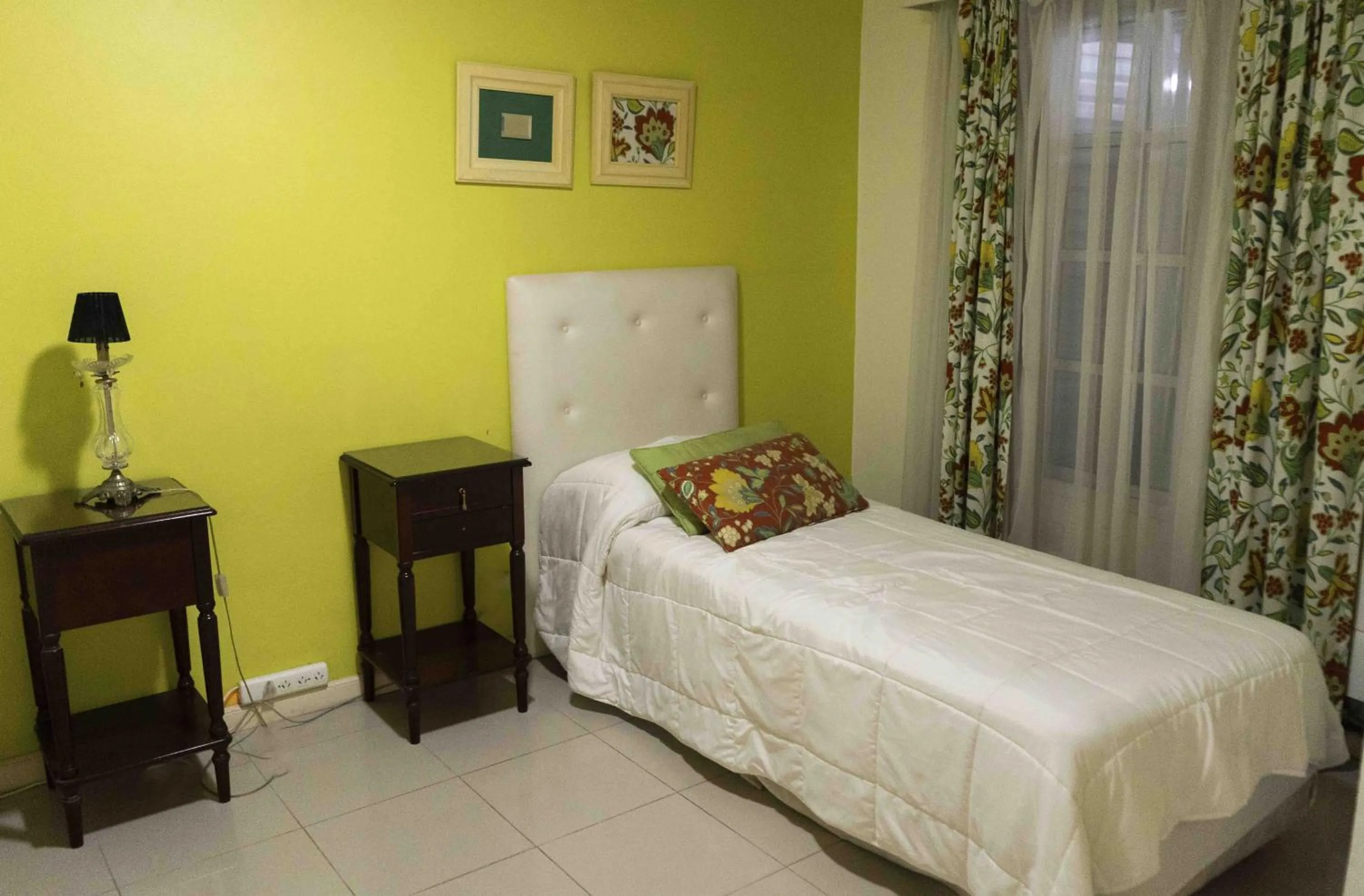 Bed in Posada Suiza by Prima Collection