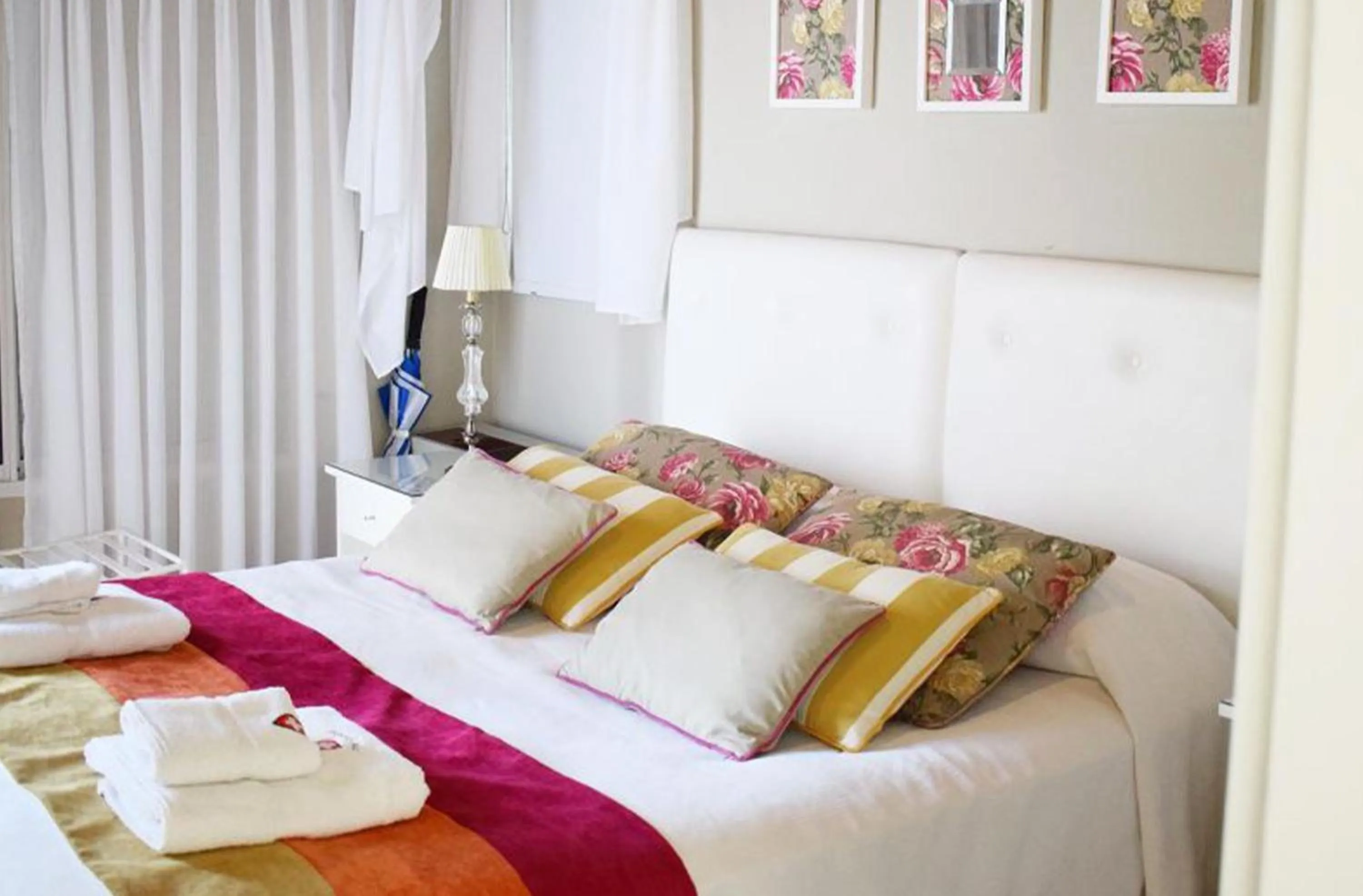 Bed in Posada Suiza by Prima Collection