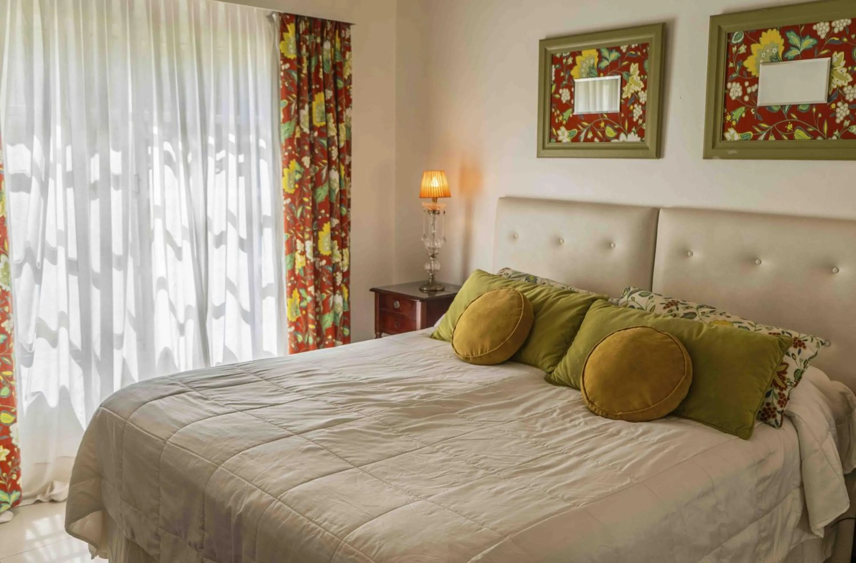 Bed in Posada Suiza by Prima Collection