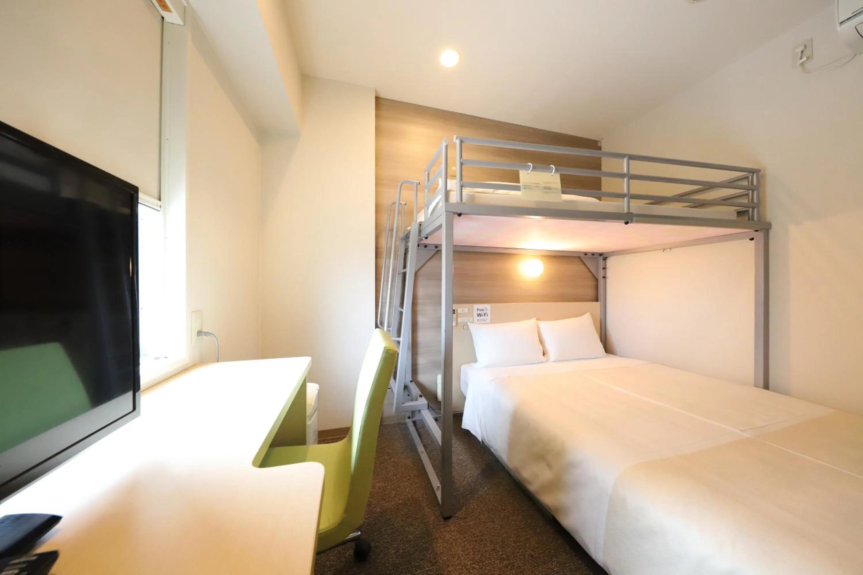 bunk bed, Bed in Smile Hotel Osaka Tennoji