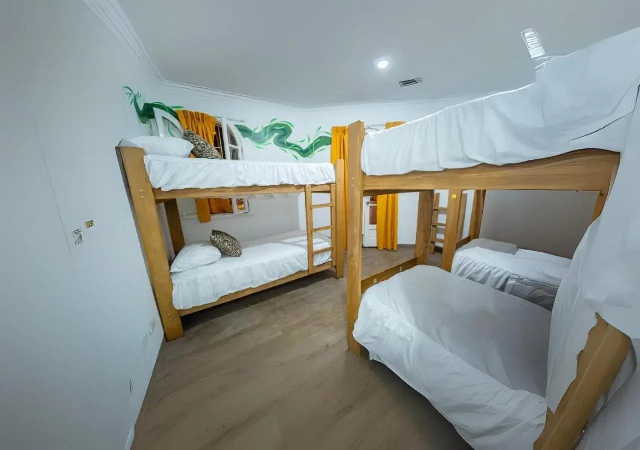 Bed in 6-Bed Dormitory Room in Casa Águila y Cóndor Miraflores Bed in 6-Bed Dormitory Room in Casa Águila y Cóndor Miraflores