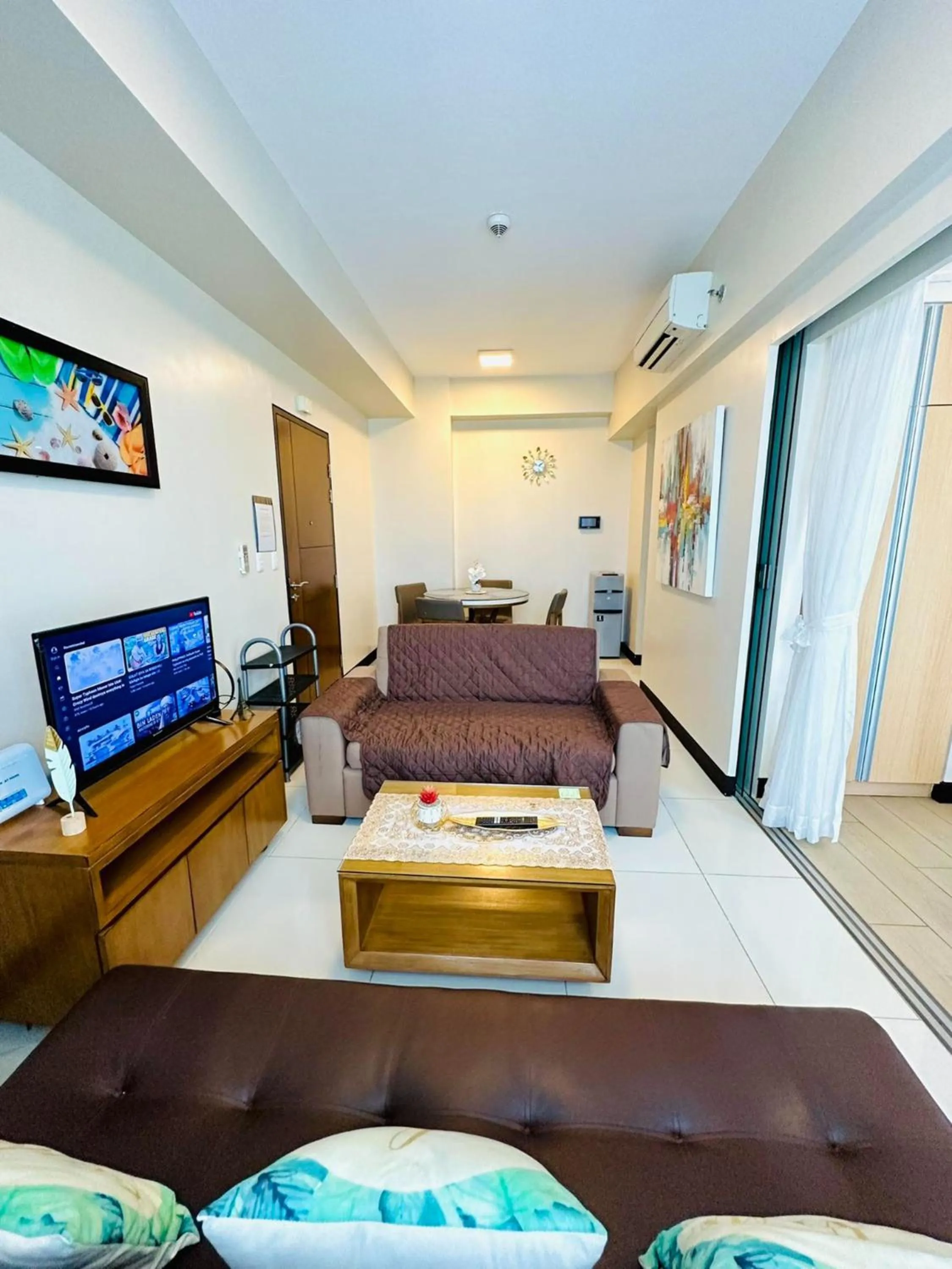 TV and multimedia in 8 Newtown Boulevard by Hiverooms