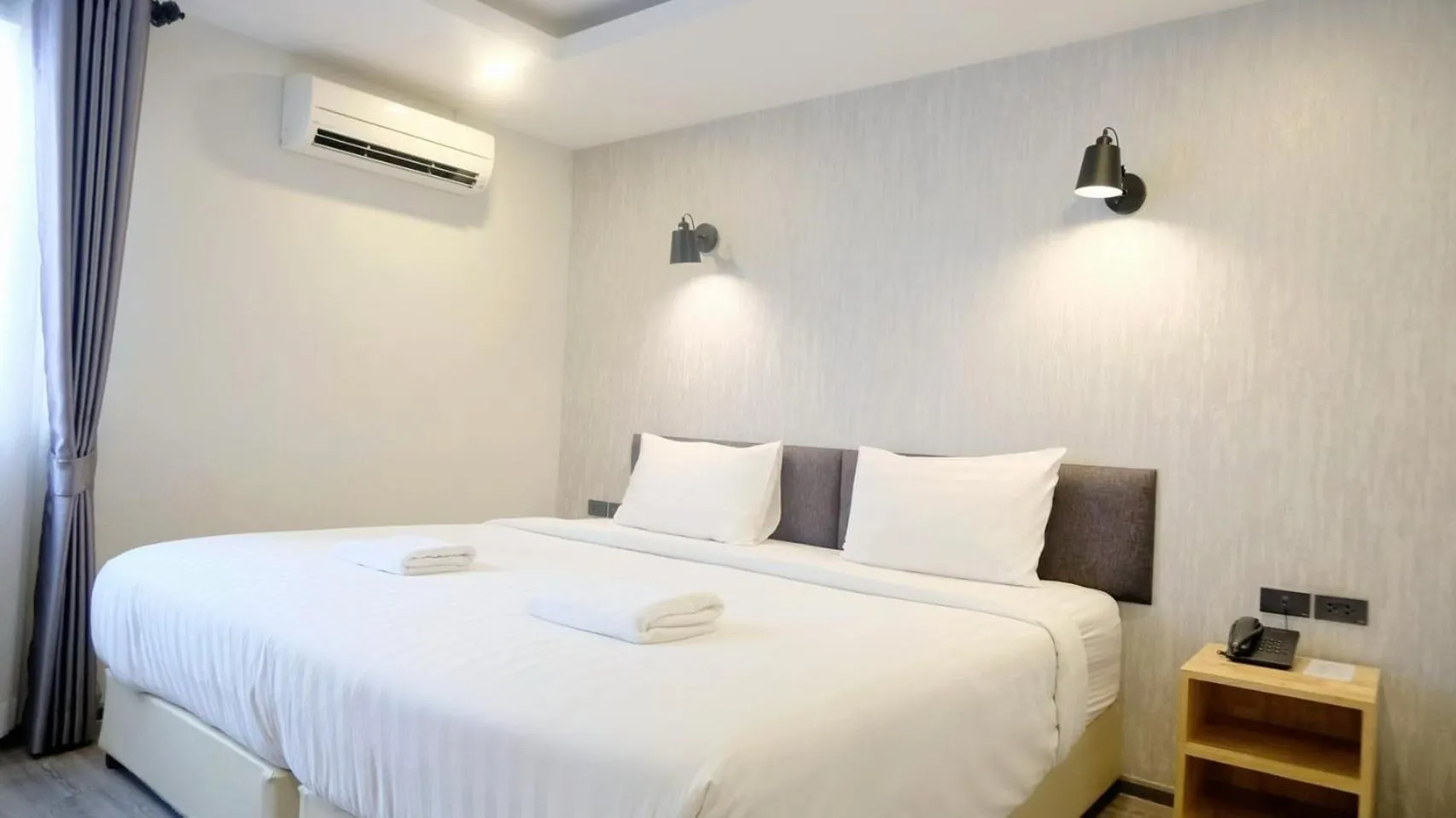 Bedroom, Bed in Peppery Hills