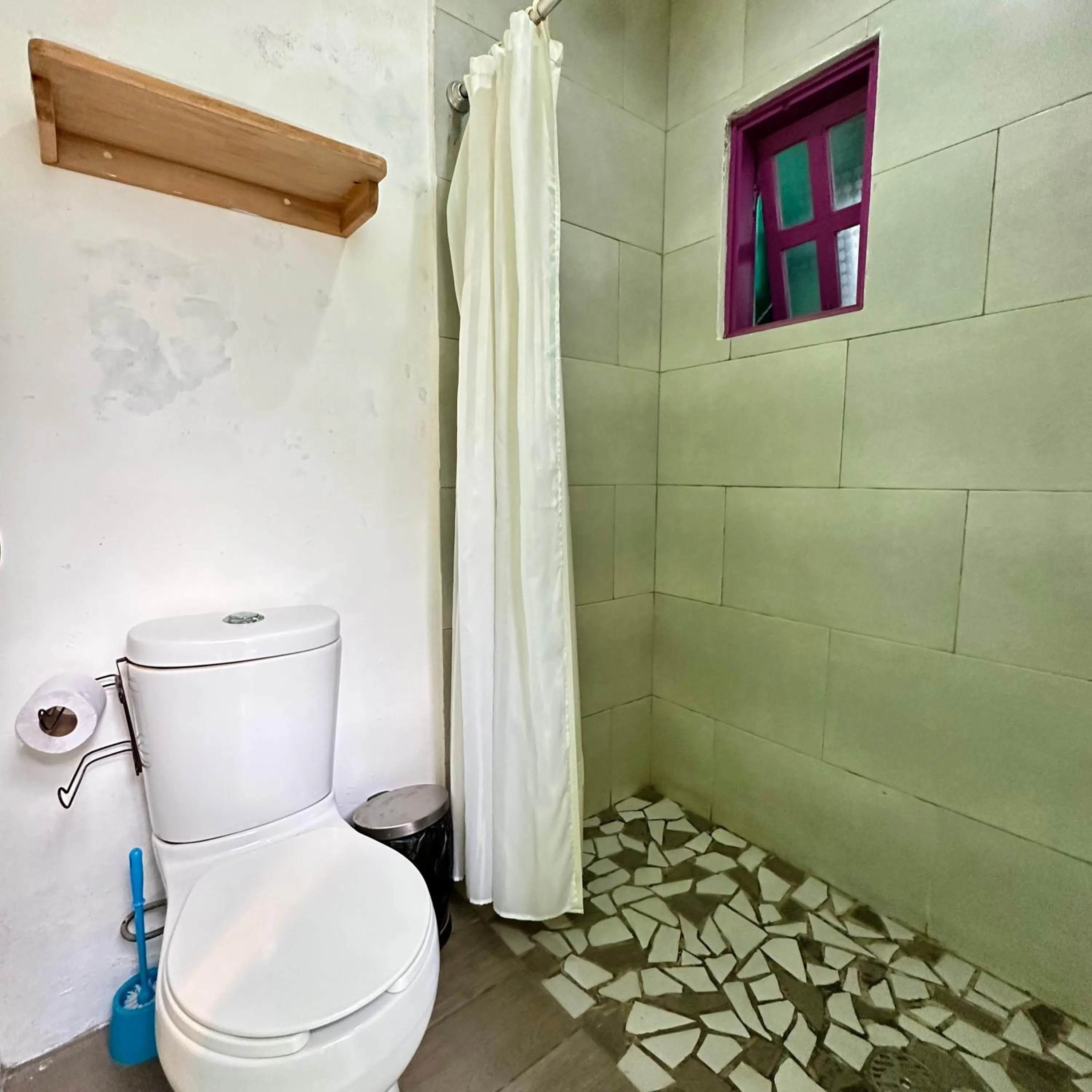 Shower in La Etelvina Suites