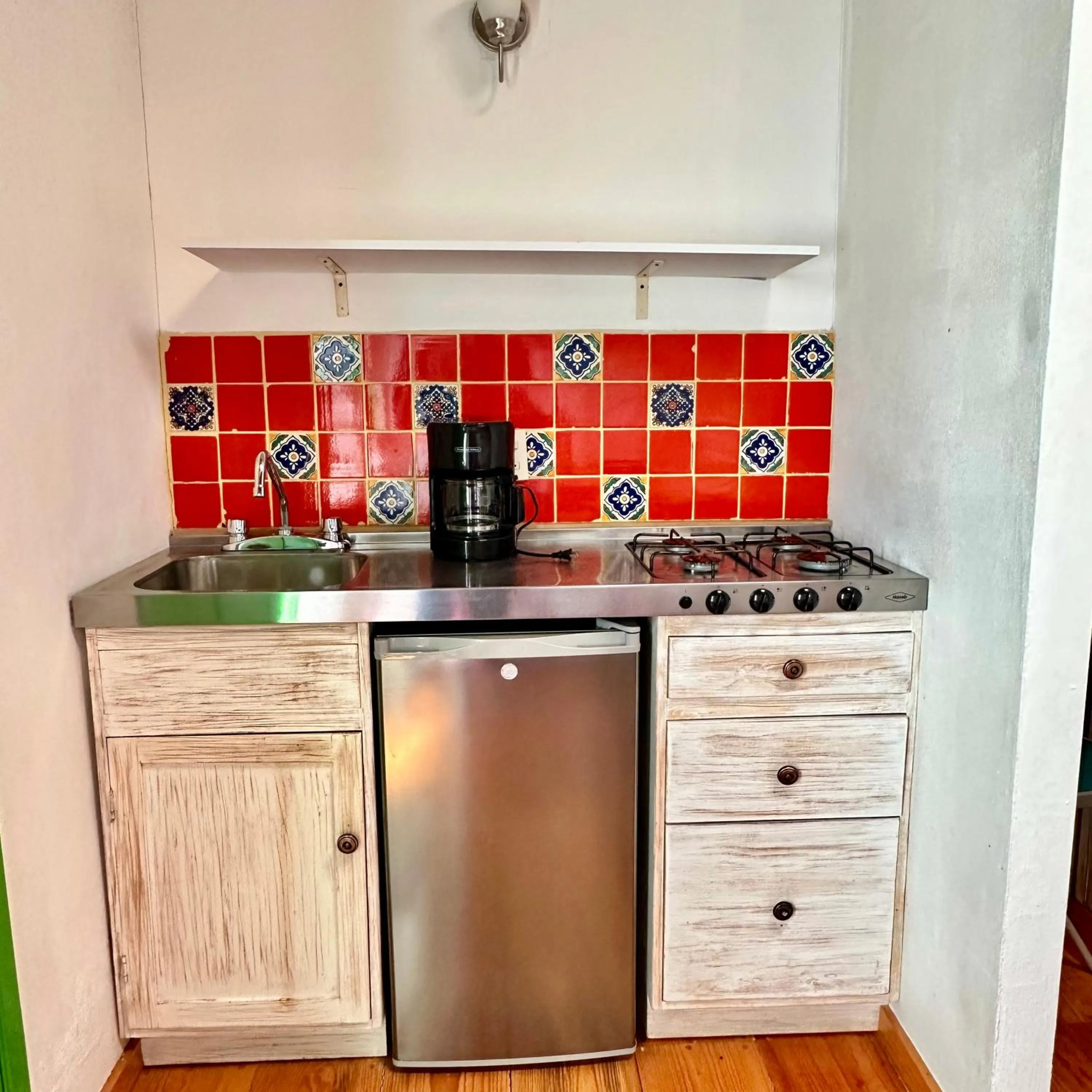 Kitchen or kitchenette in La Etelvina Suites