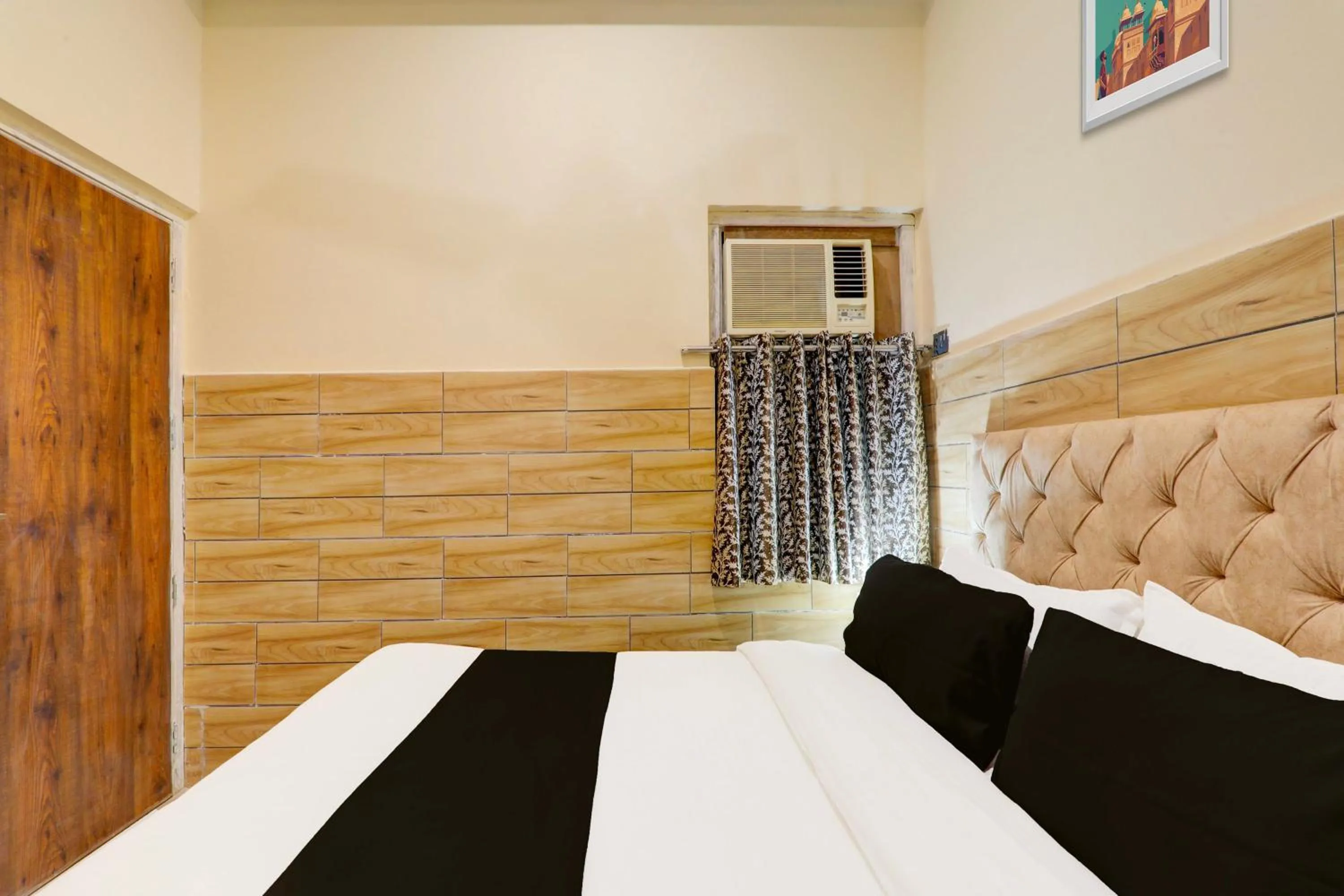 Facade/entrance, Bed in Super Hotel O Super Kalpna Inn