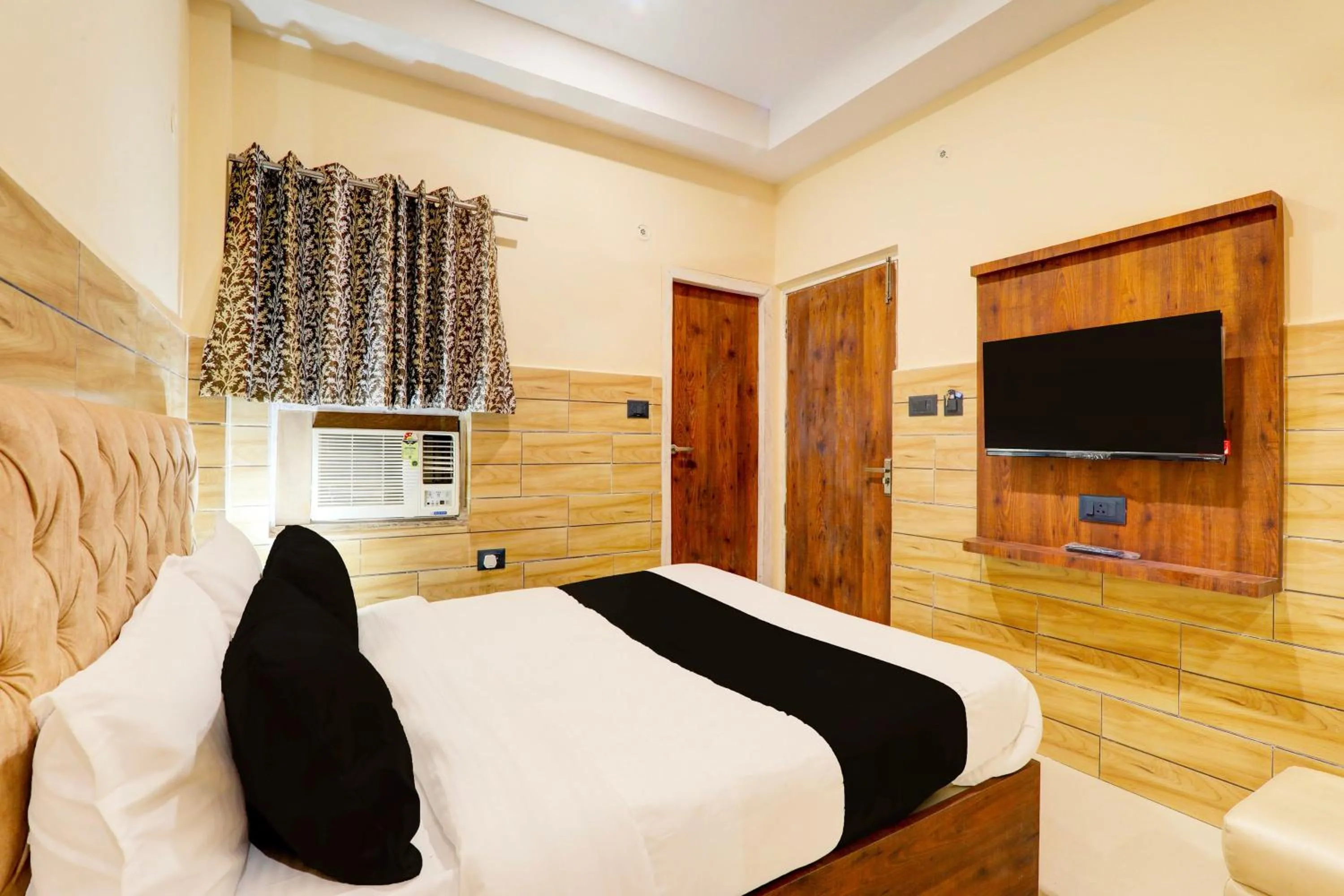 Bedroom, Bed in Super Hotel O Super Kalpna Inn