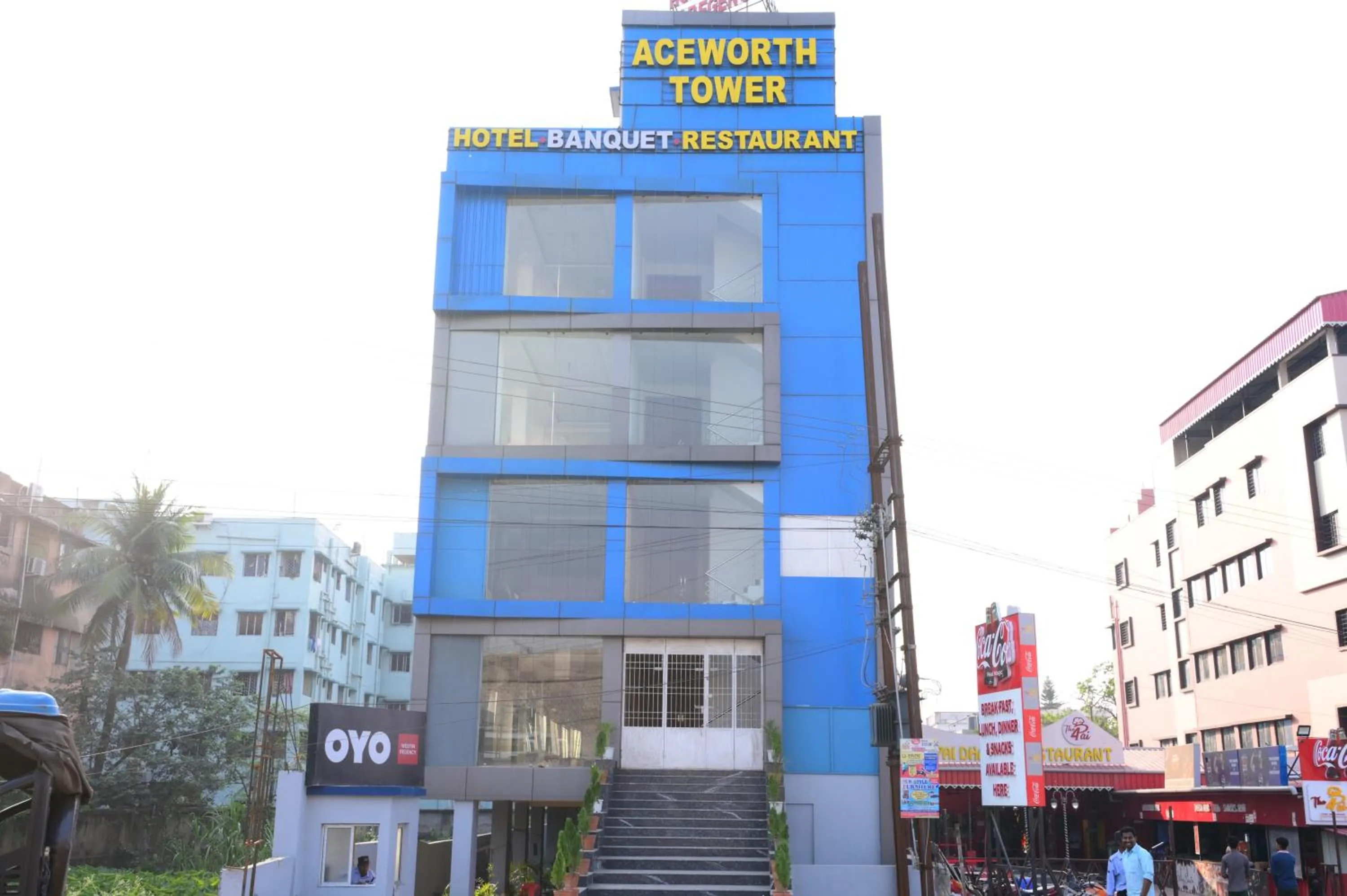 Facade/entrance in Hotel O Westin Regency